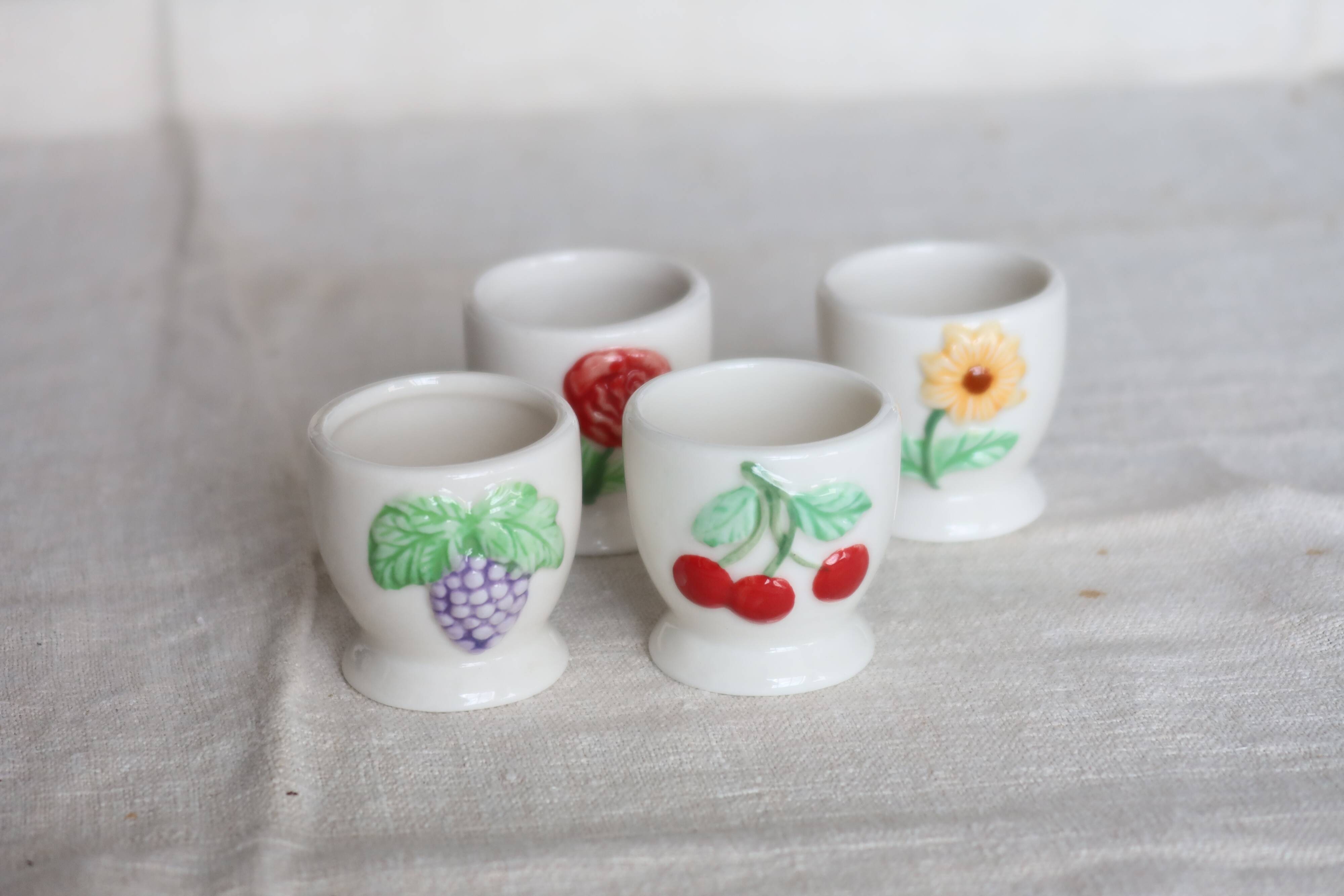 4 vintage Afibel porcelain egg cups - Barbotine decor