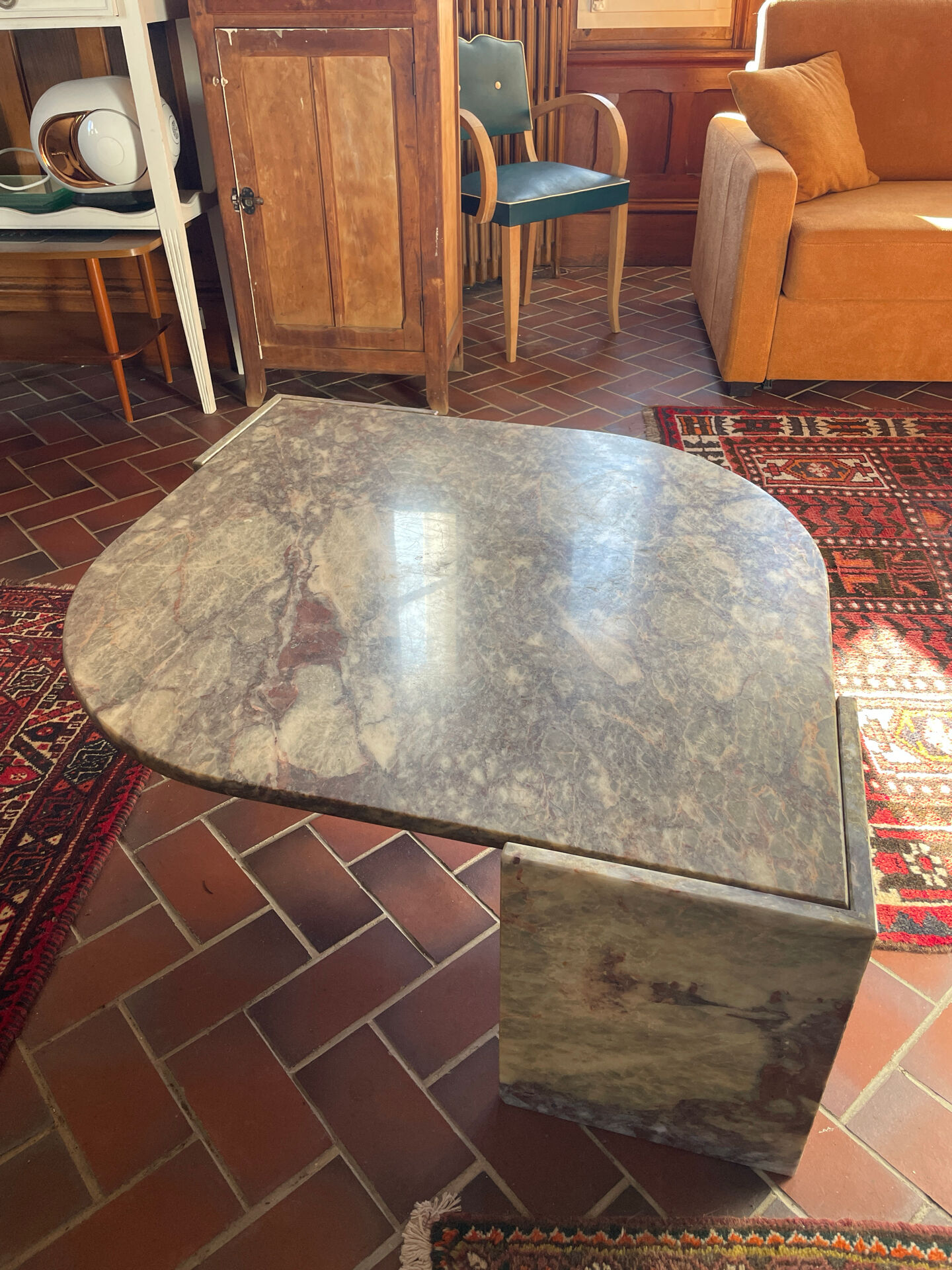 Large Italian marble coffee table from the 1980s.
