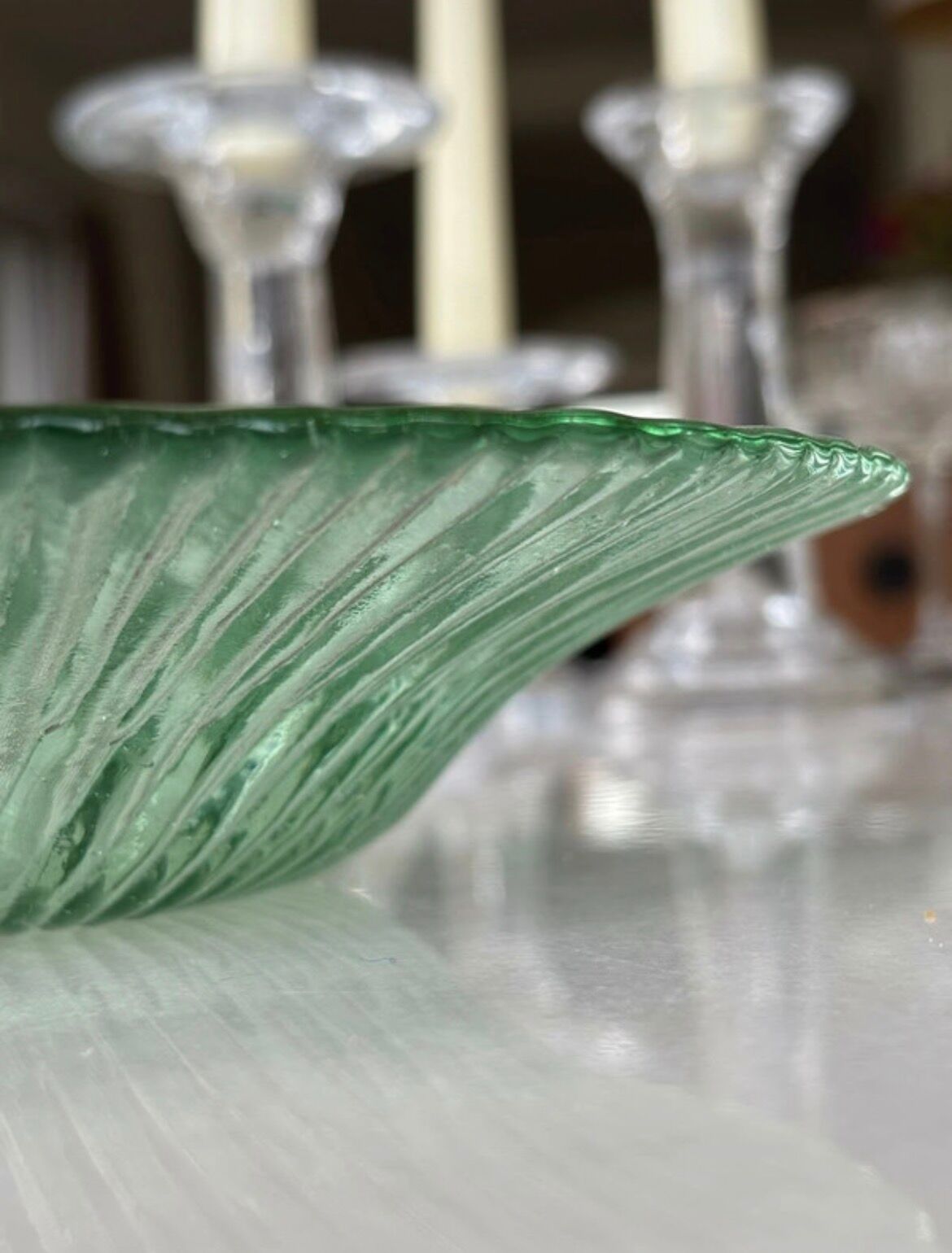 Coupe en verre recyclé ondulé