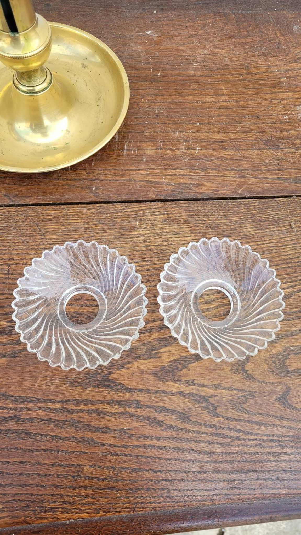 Paire de Bougeoirs Louis Philippe en laiton 1900s