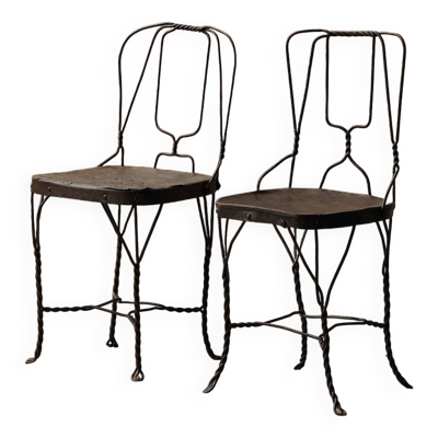 Paire de chaises brutalistes en acier et tôle patinée, vers 1950