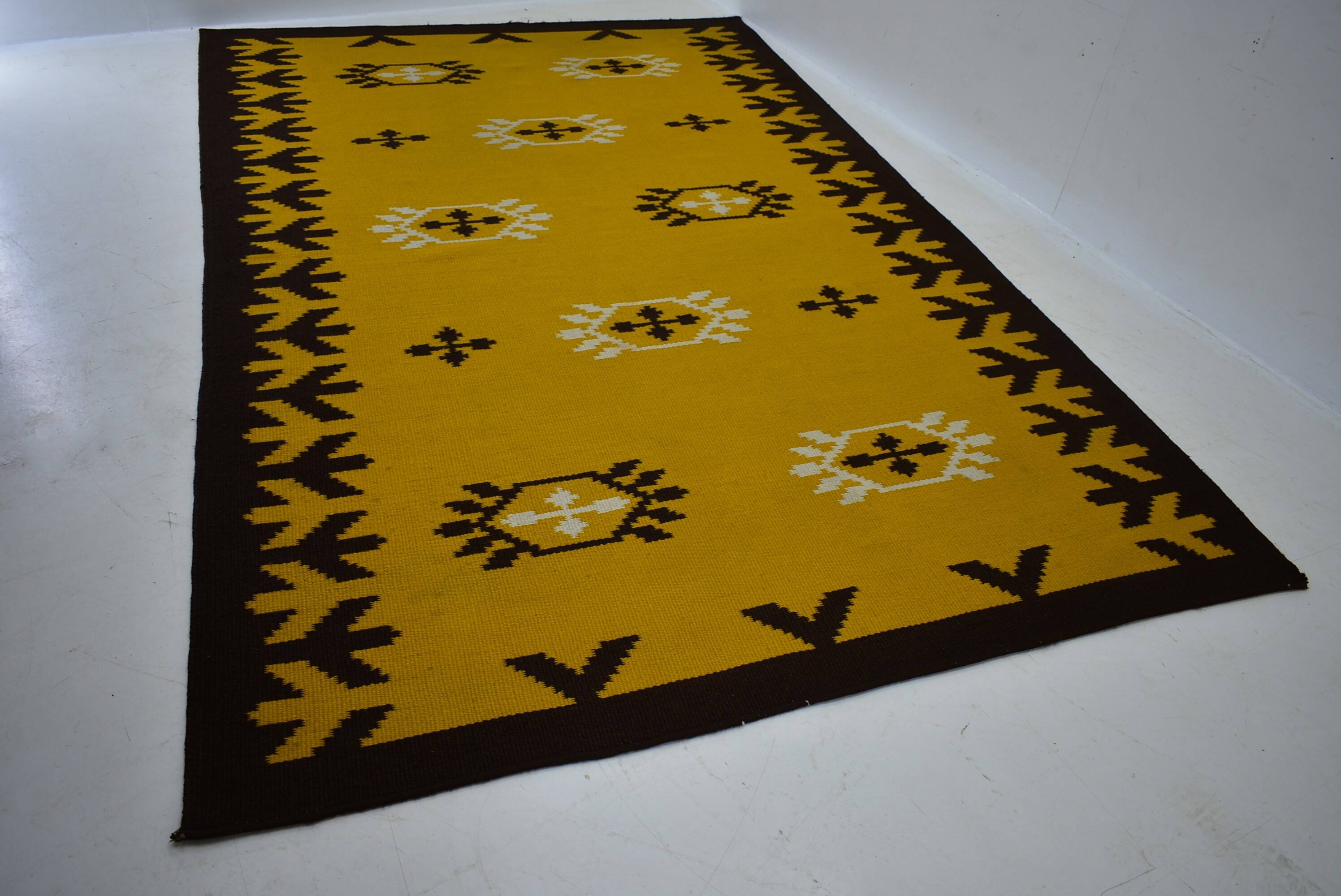 Midcentury design geometric rug / carpet, 1970s / Czechoslovakia