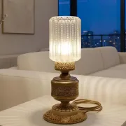 Lampe en bronze et cristal taillé de style victorien