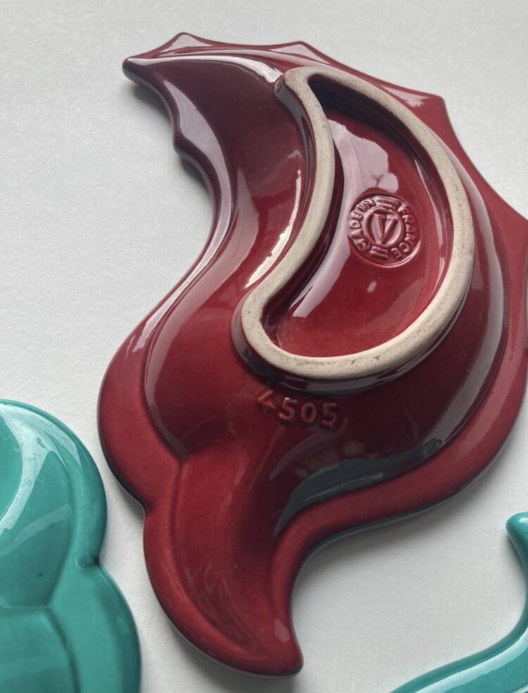 3 green and burgundy leaf-shaped bowls Verceram