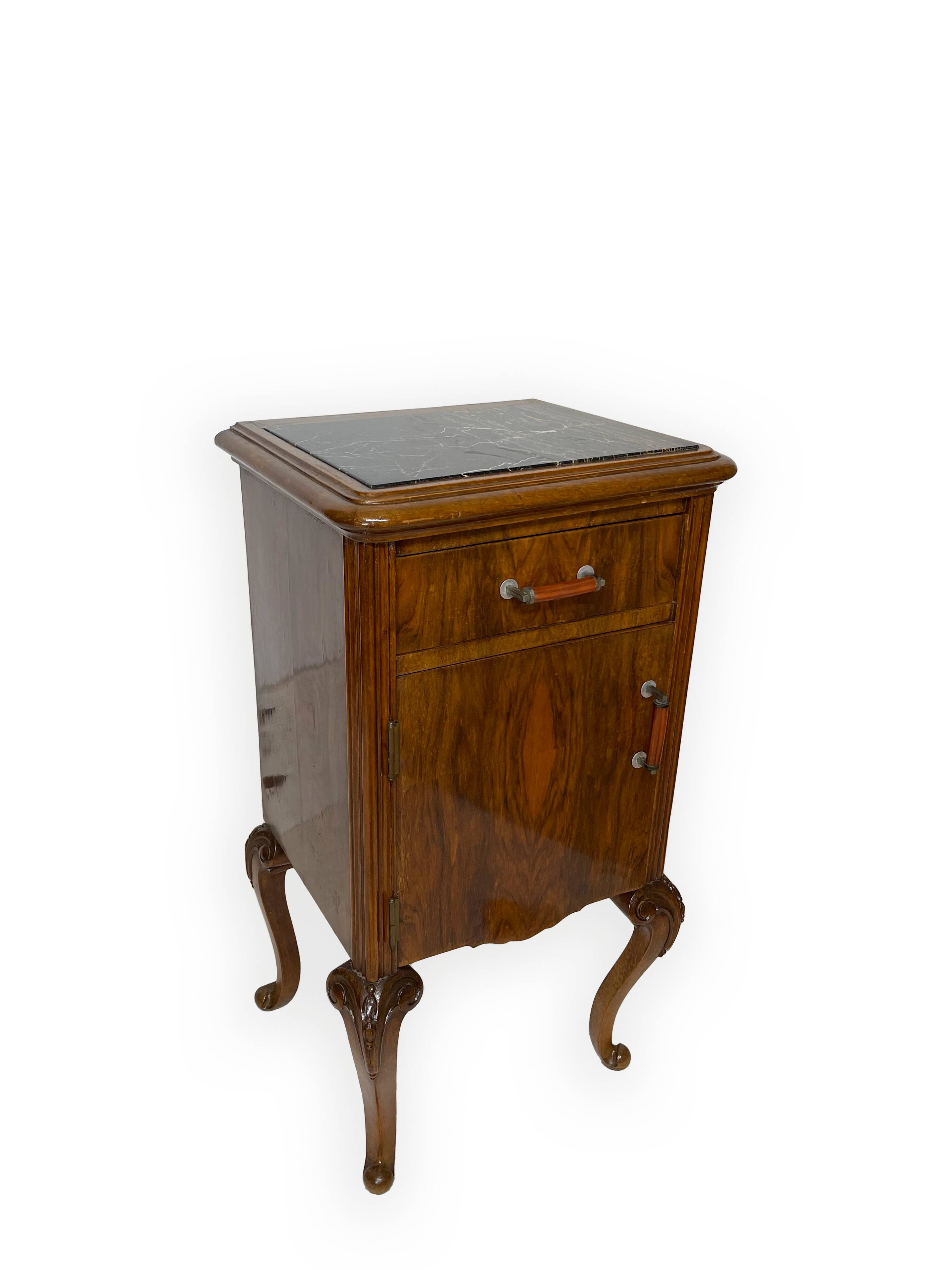 Tables de chevet italiennes en noyer, années 1930/1940