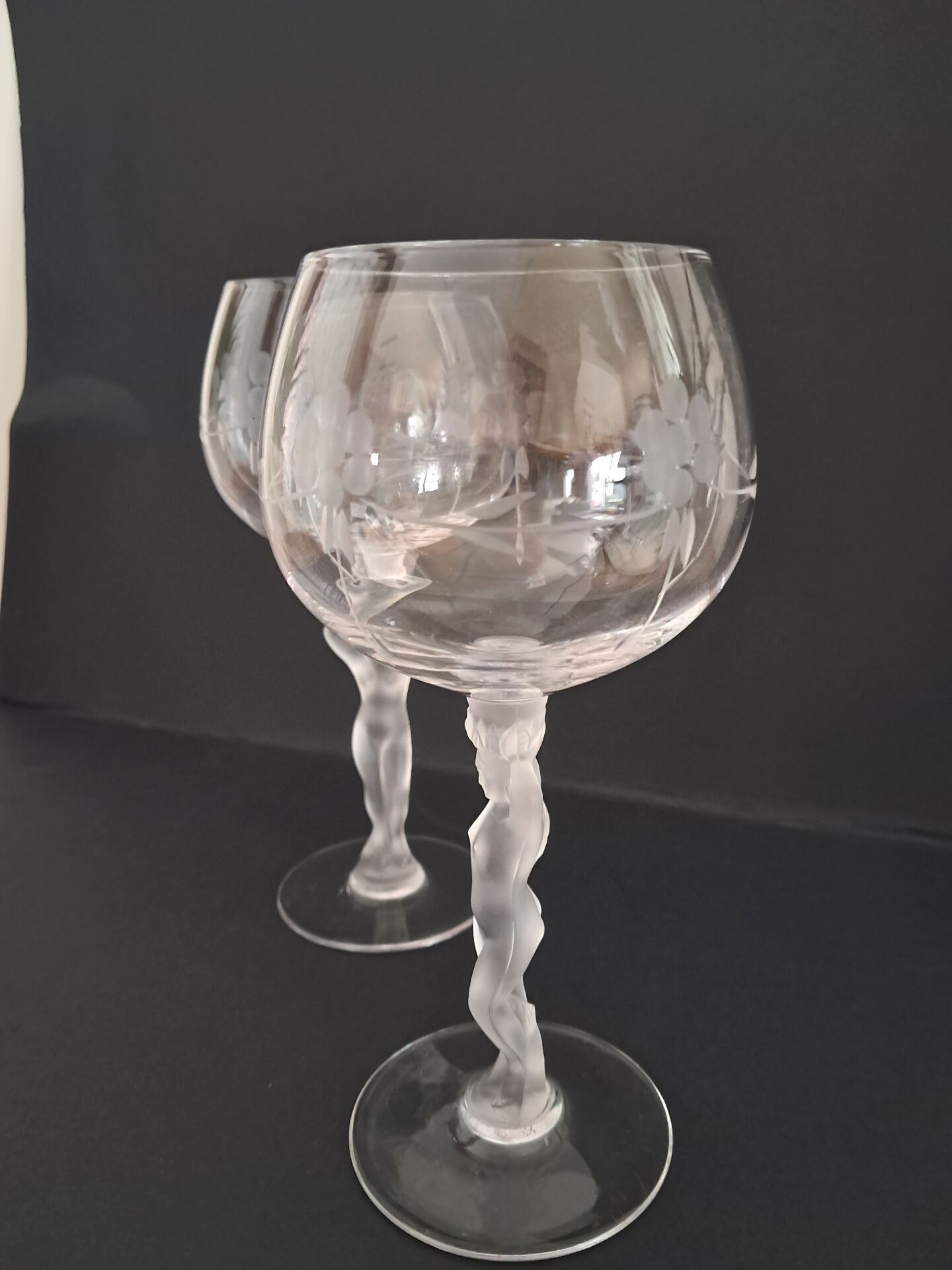 Two Bayel crystal wine glasses Bacchus Venus.