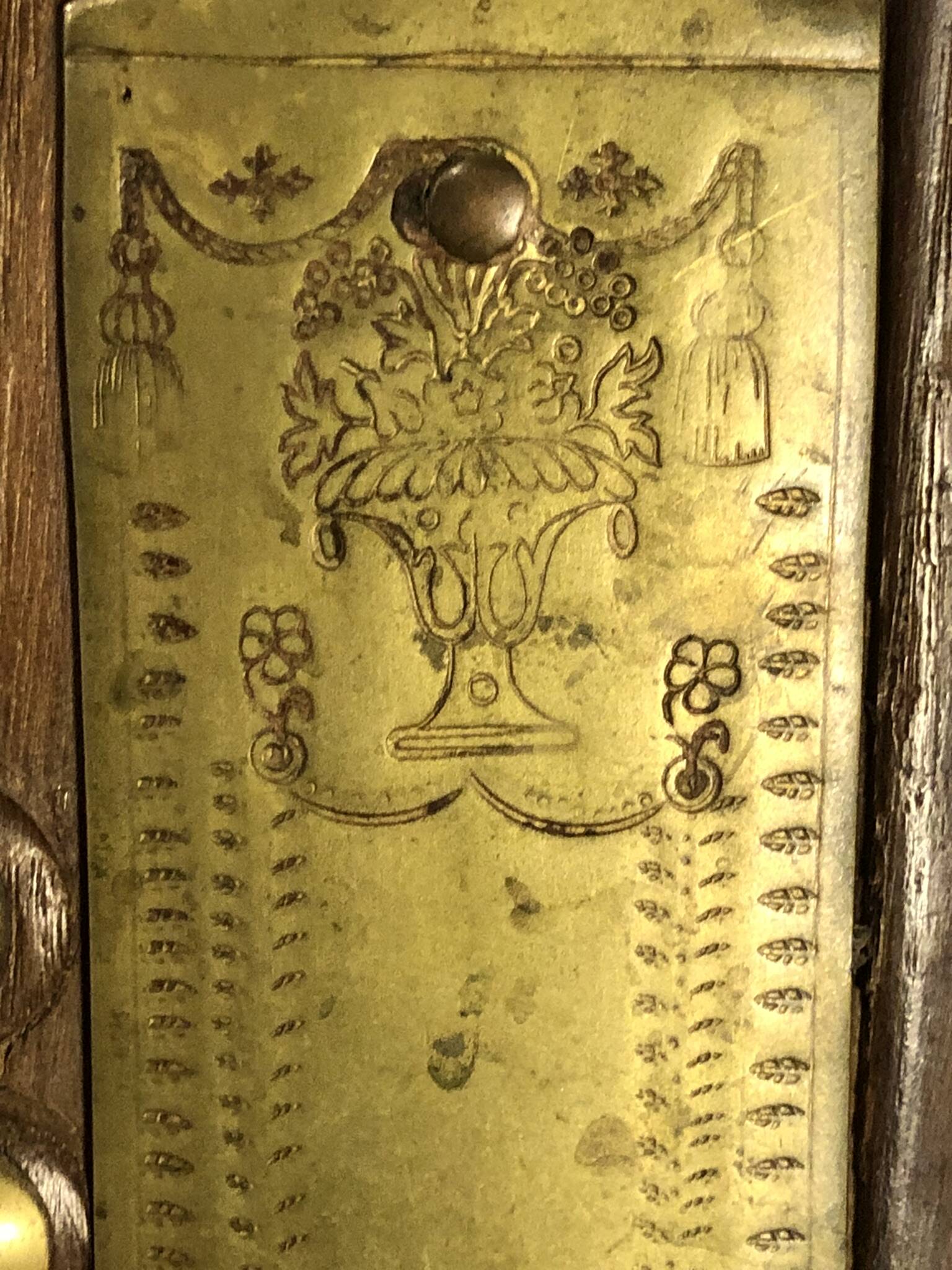 Breton wedding armoire in chestnut - Dated 1869