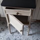 Lot de tables de chevet anciennes