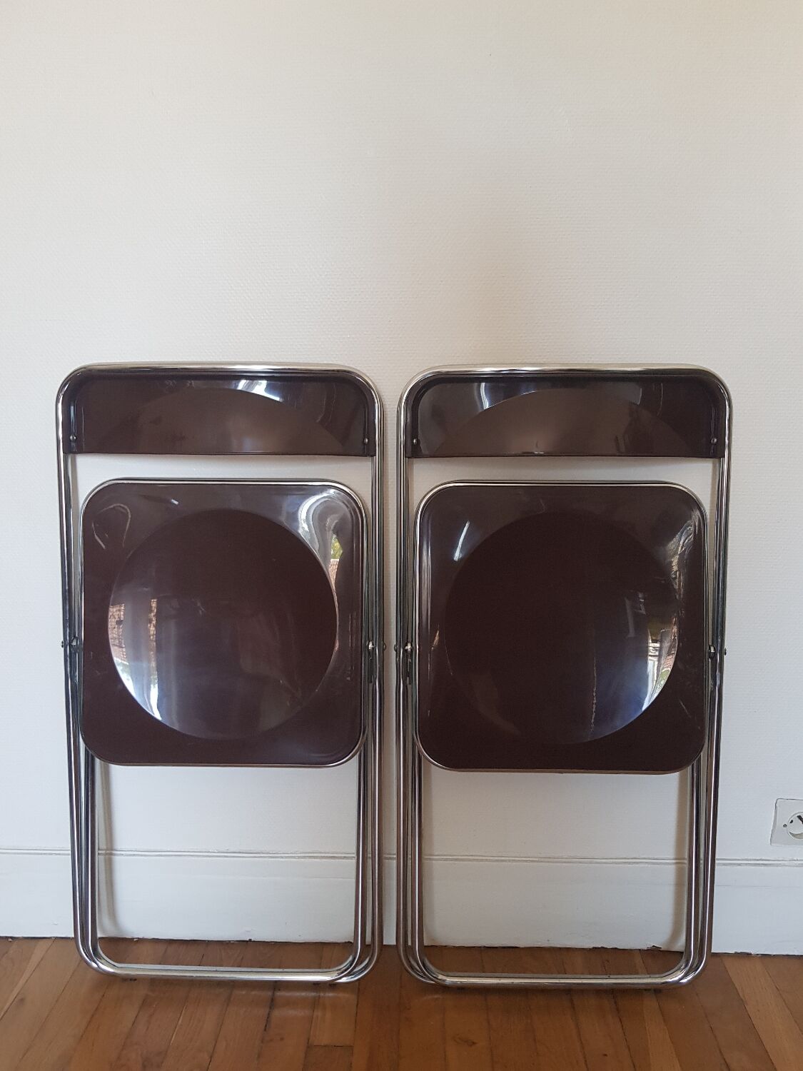 Set of 2 folding chairs