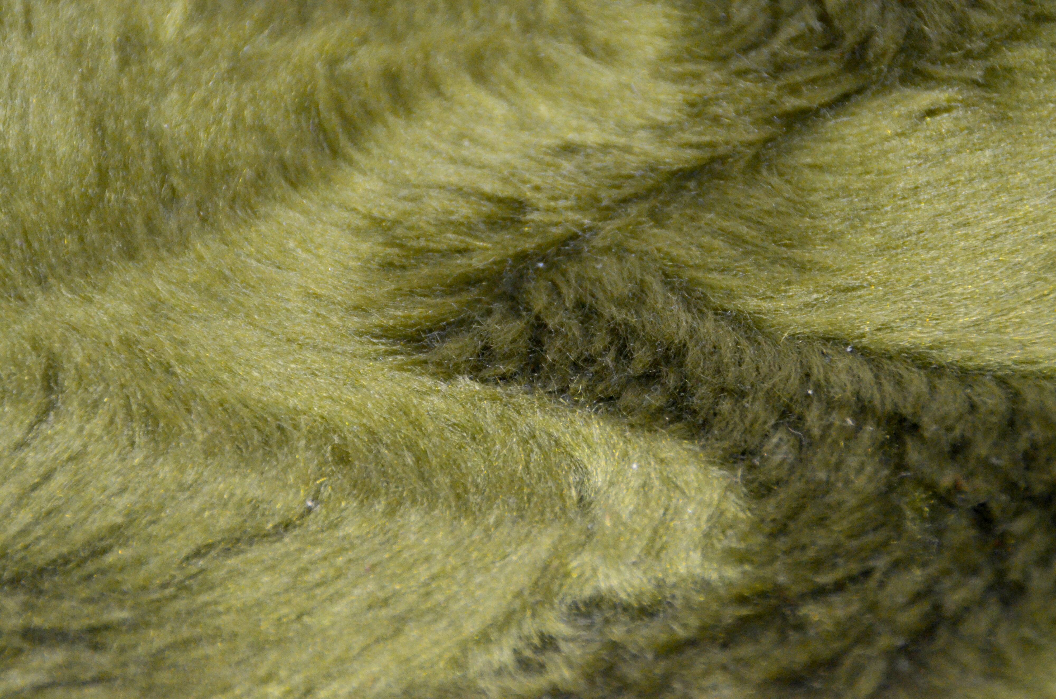 Pouf en fourrure moumoutte vert olive
