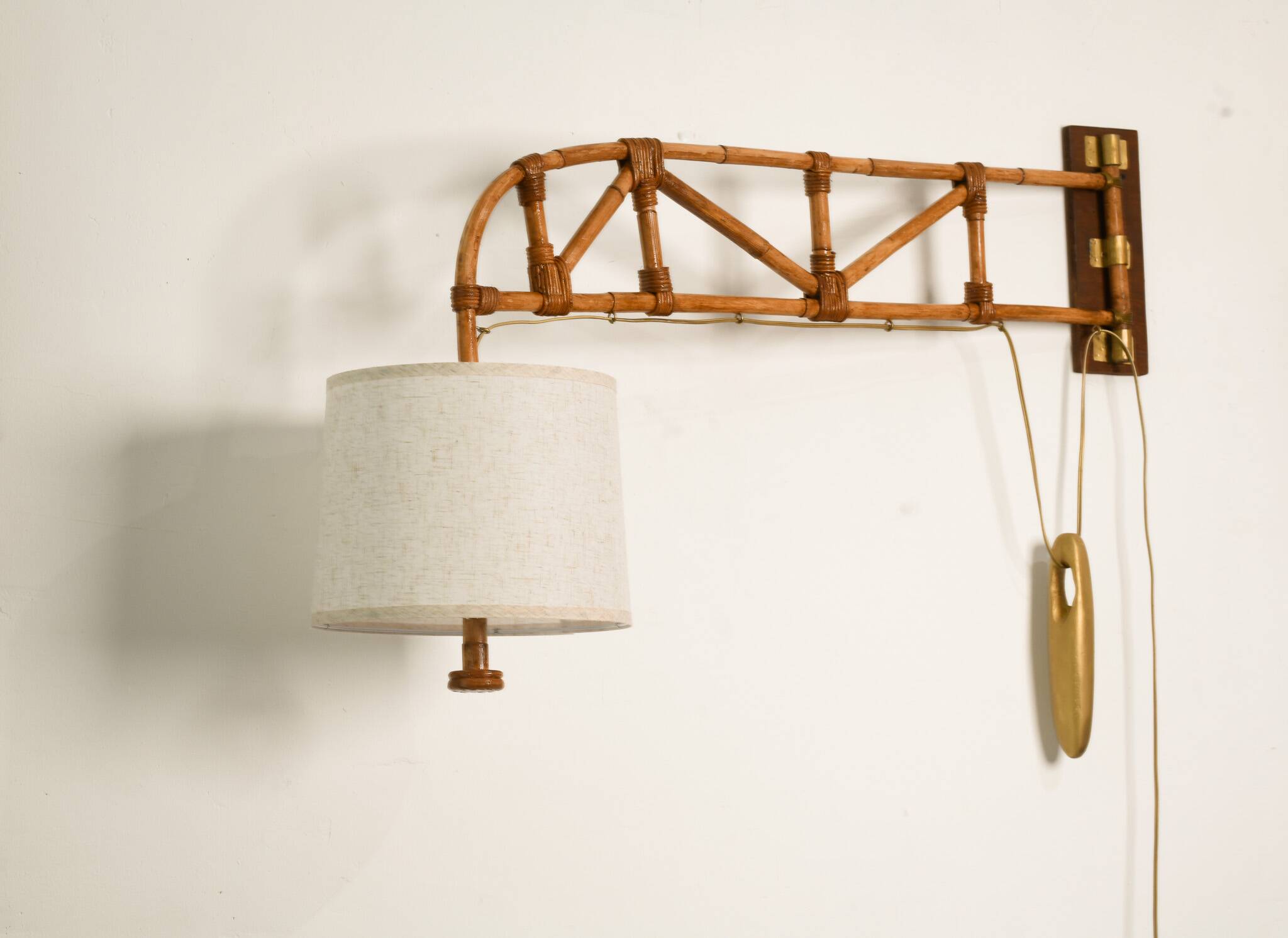 Applique murale à bras oscillant en rotin