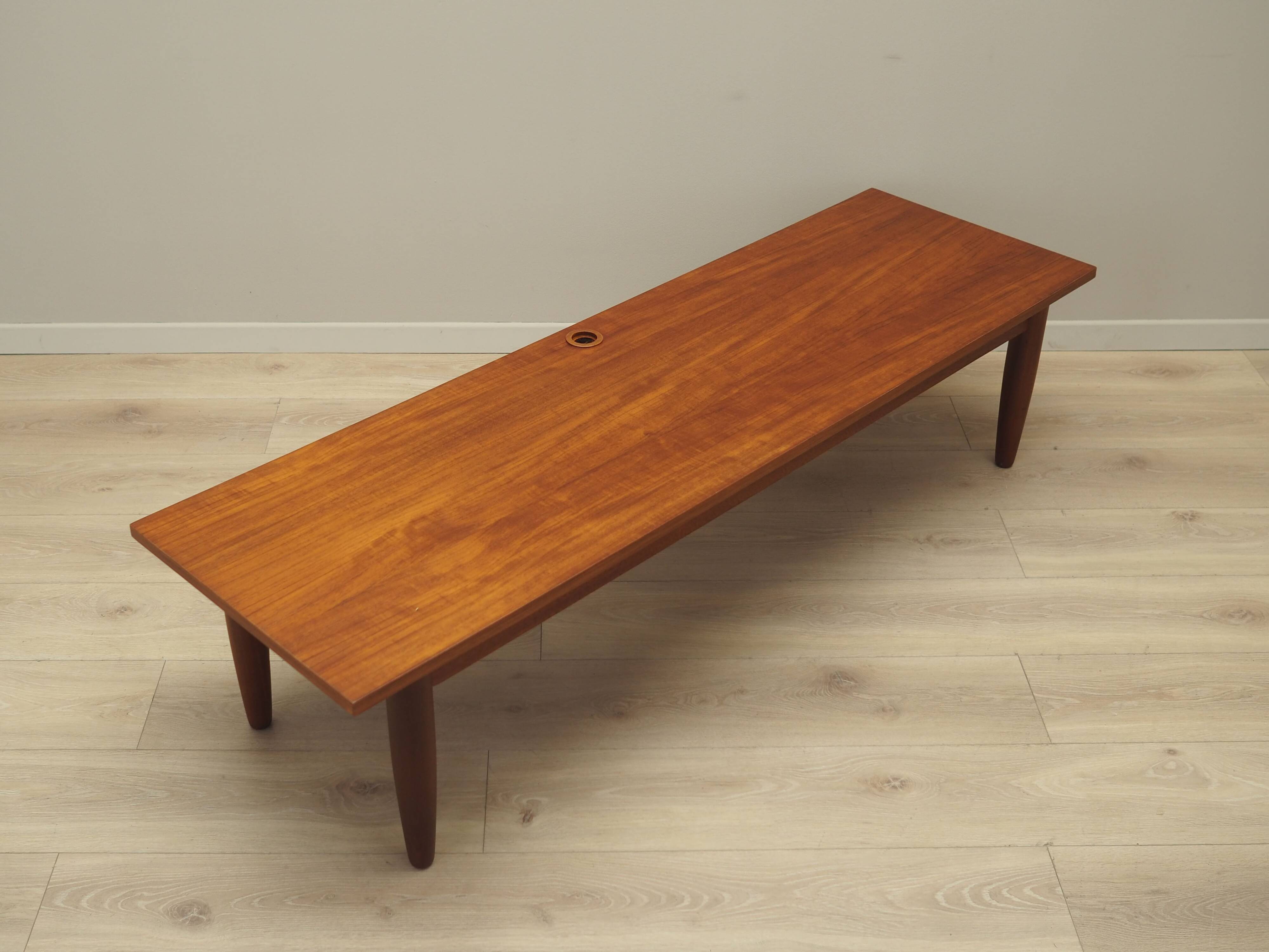 Lowboard en teck, design danois, années 1970, production : Danemark