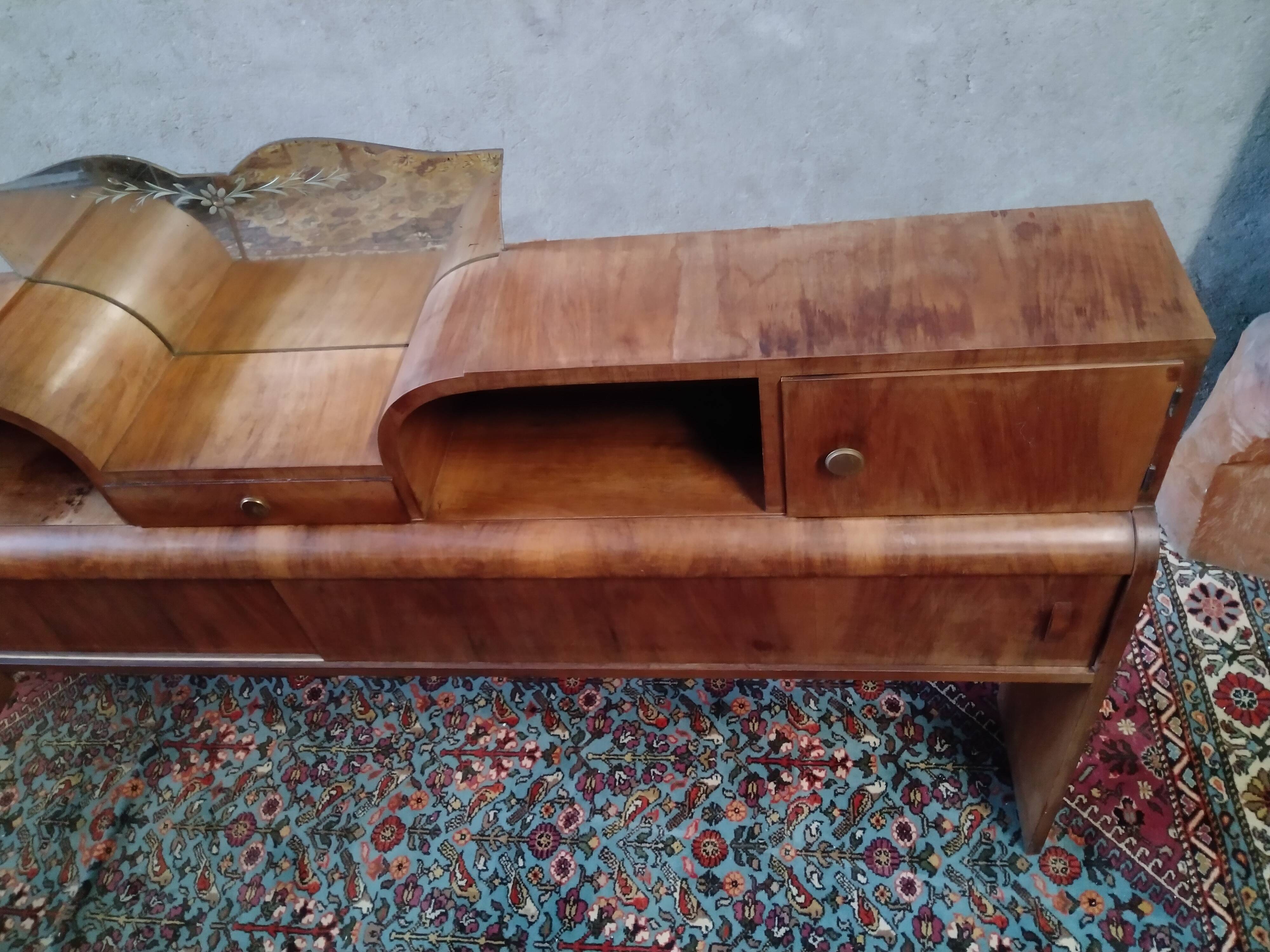 Art deco headboard in walnut bramble
