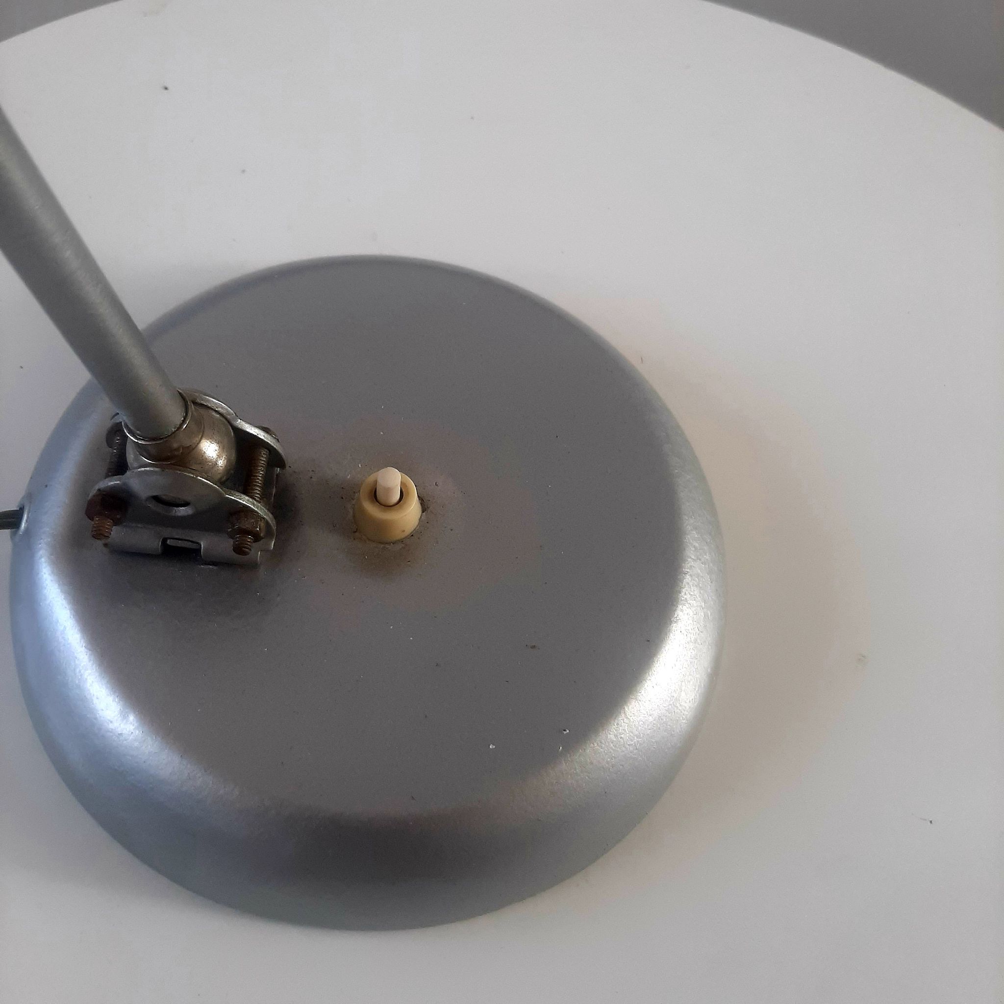 Metal lamp with desk ball joints