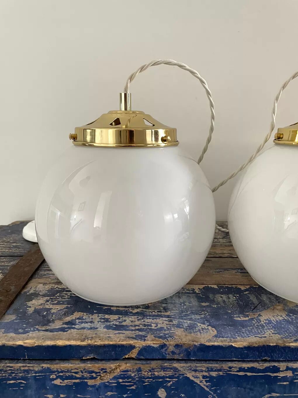 Hanging lamp white opaline