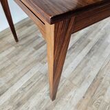Extendable table in laminate