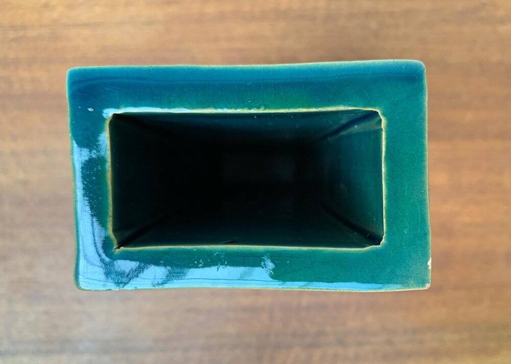 Minimalist block vase in Italian pottery from the mid-century by Bitossi, 1960s.