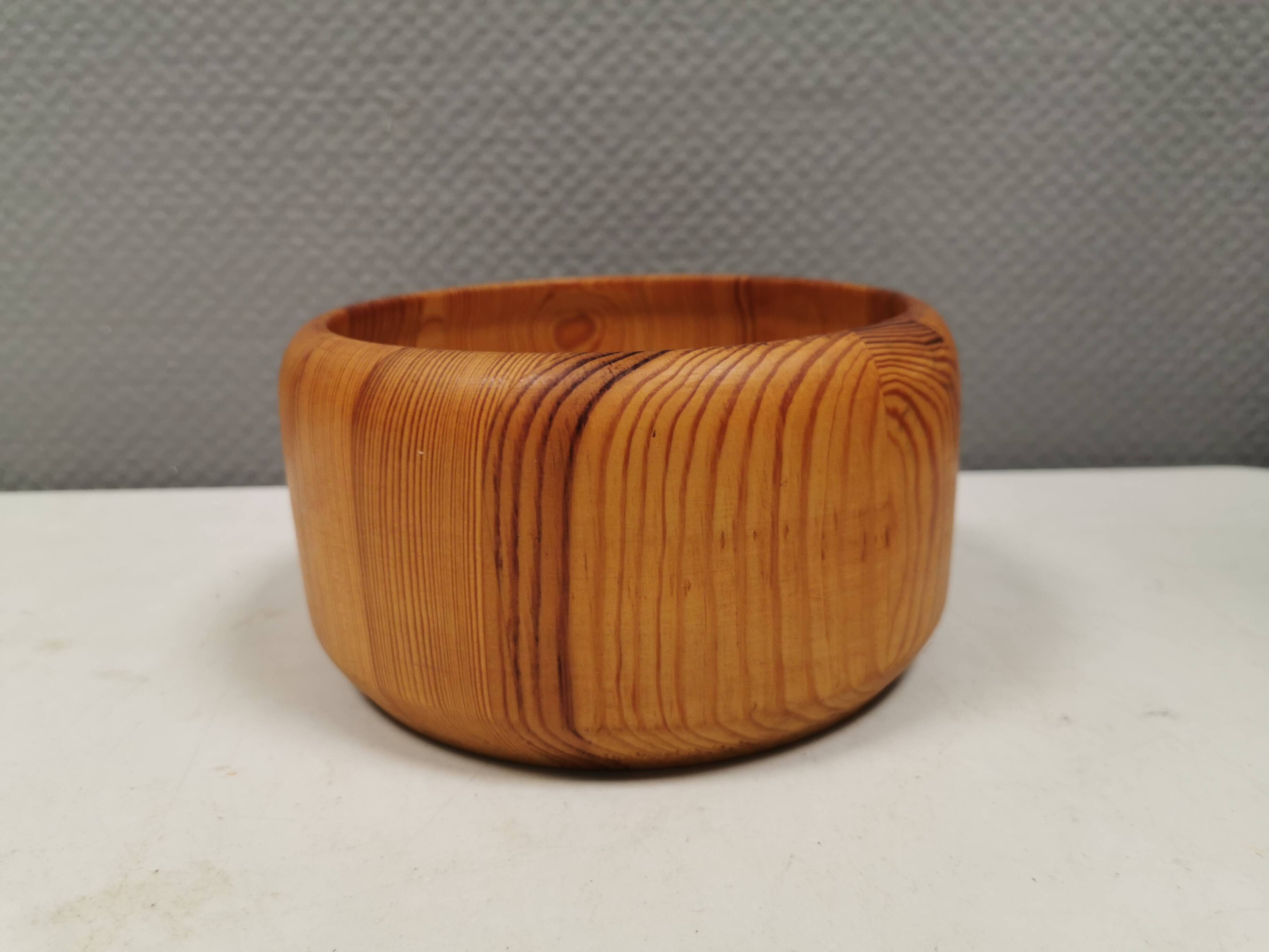 Danish bowl in turned pine from the 1970s-80s.