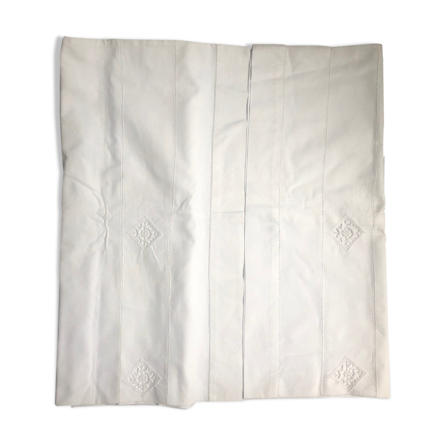 Old-embroidered ferry tai