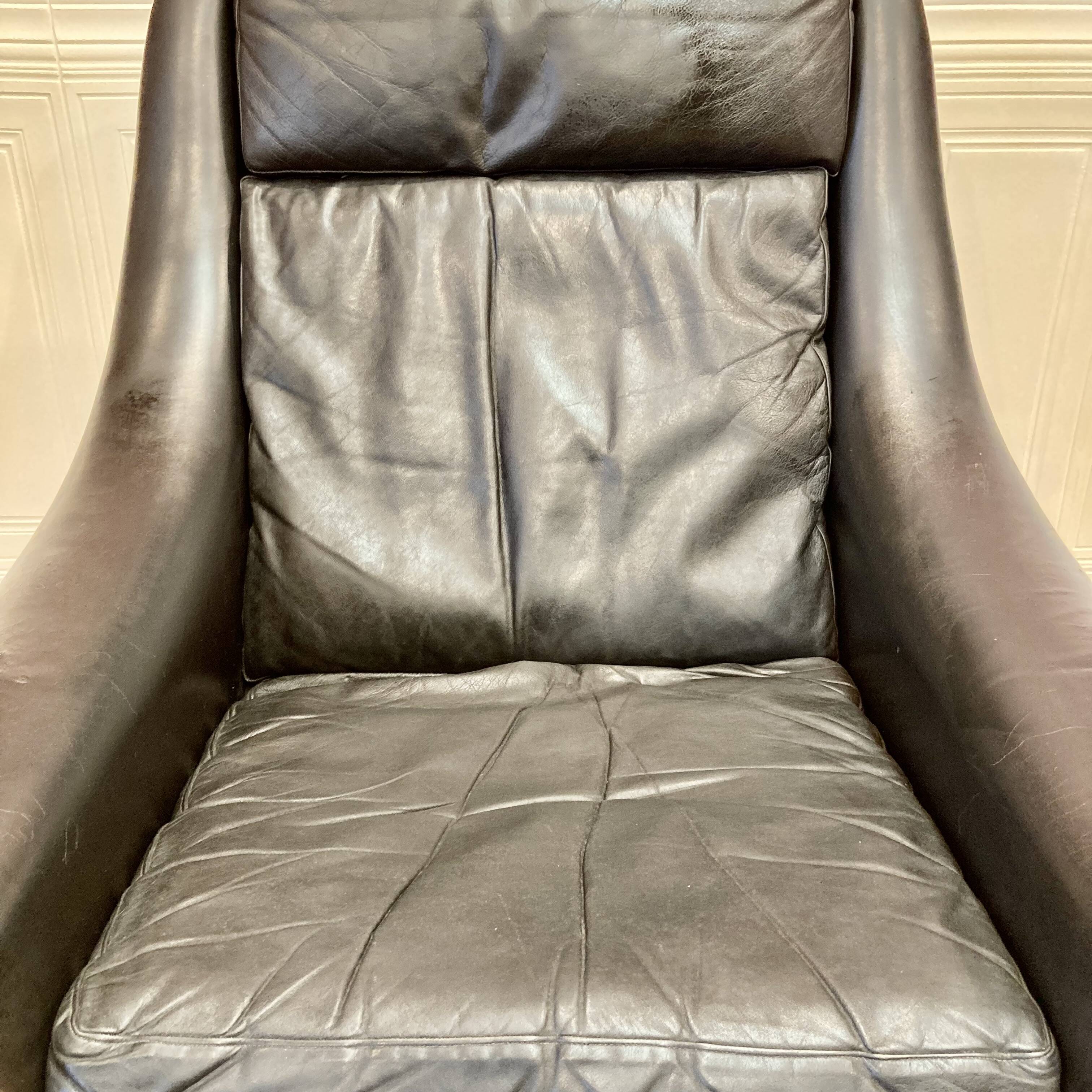 Fauteuil design scandinave Aage Christiansen cuir noir 1950.