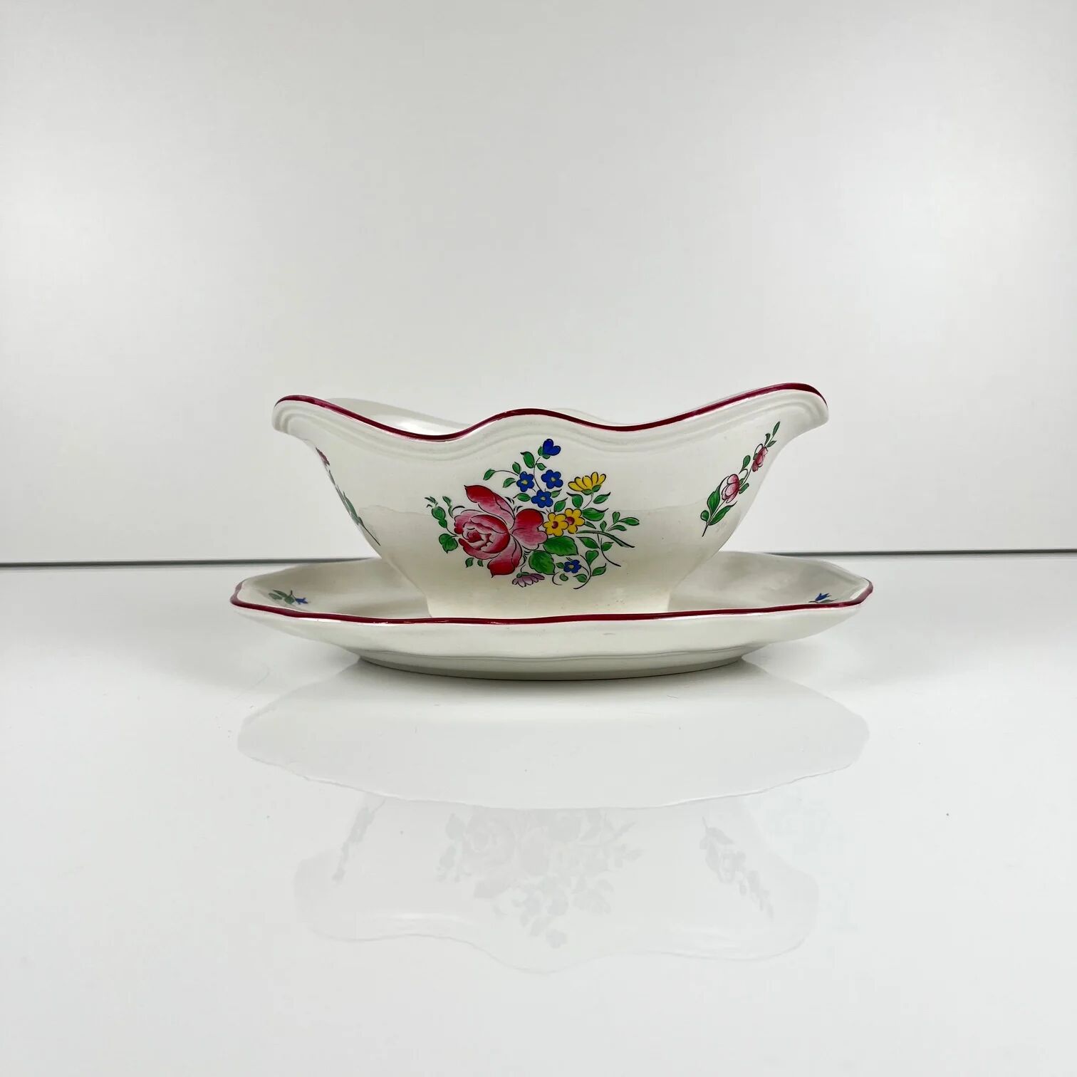 Sauceboat KG Lunéville, model "Réverbère", rose pattern
