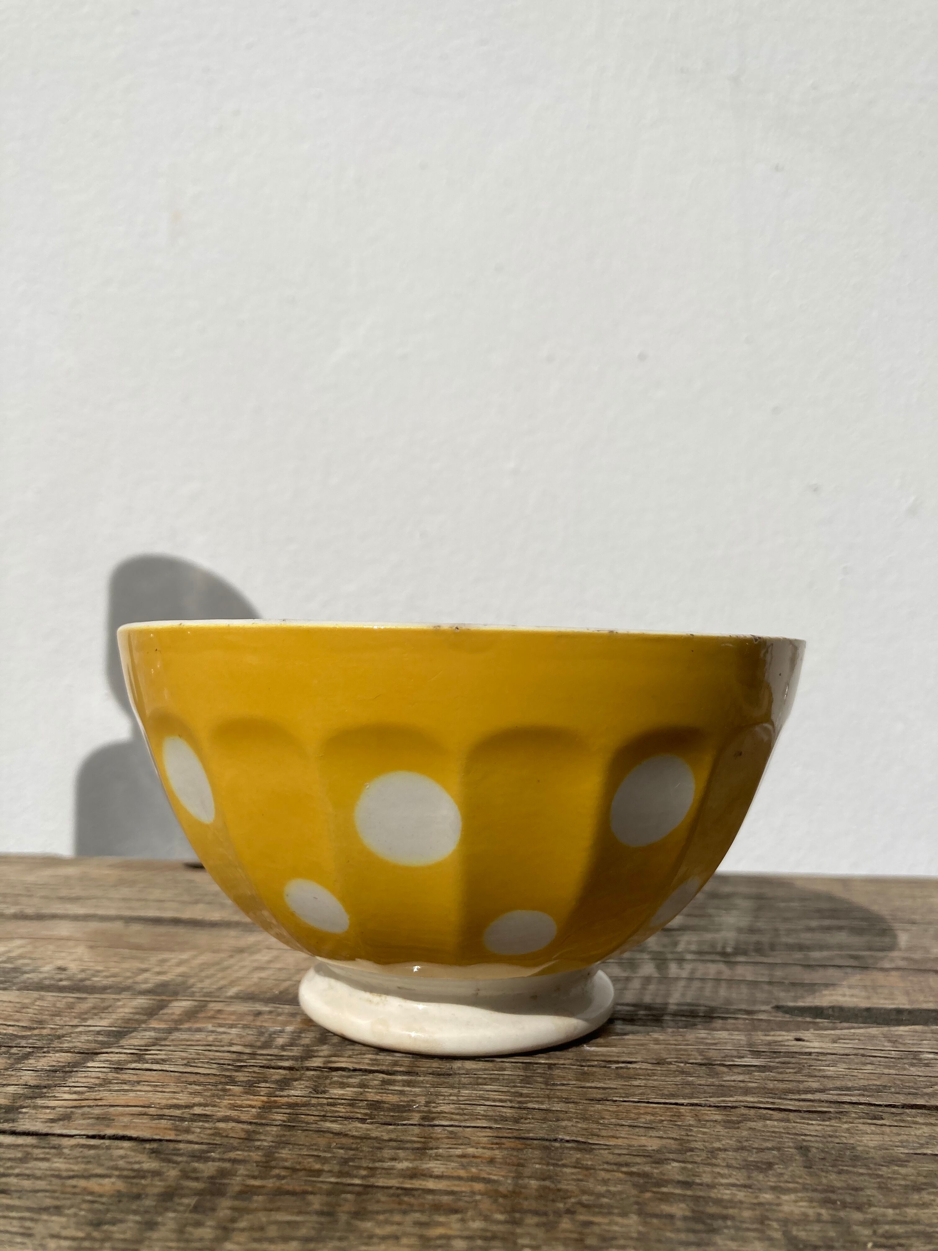 Old bowl Sarreguemines Digoin yellow with white polka dots, antique ceramics