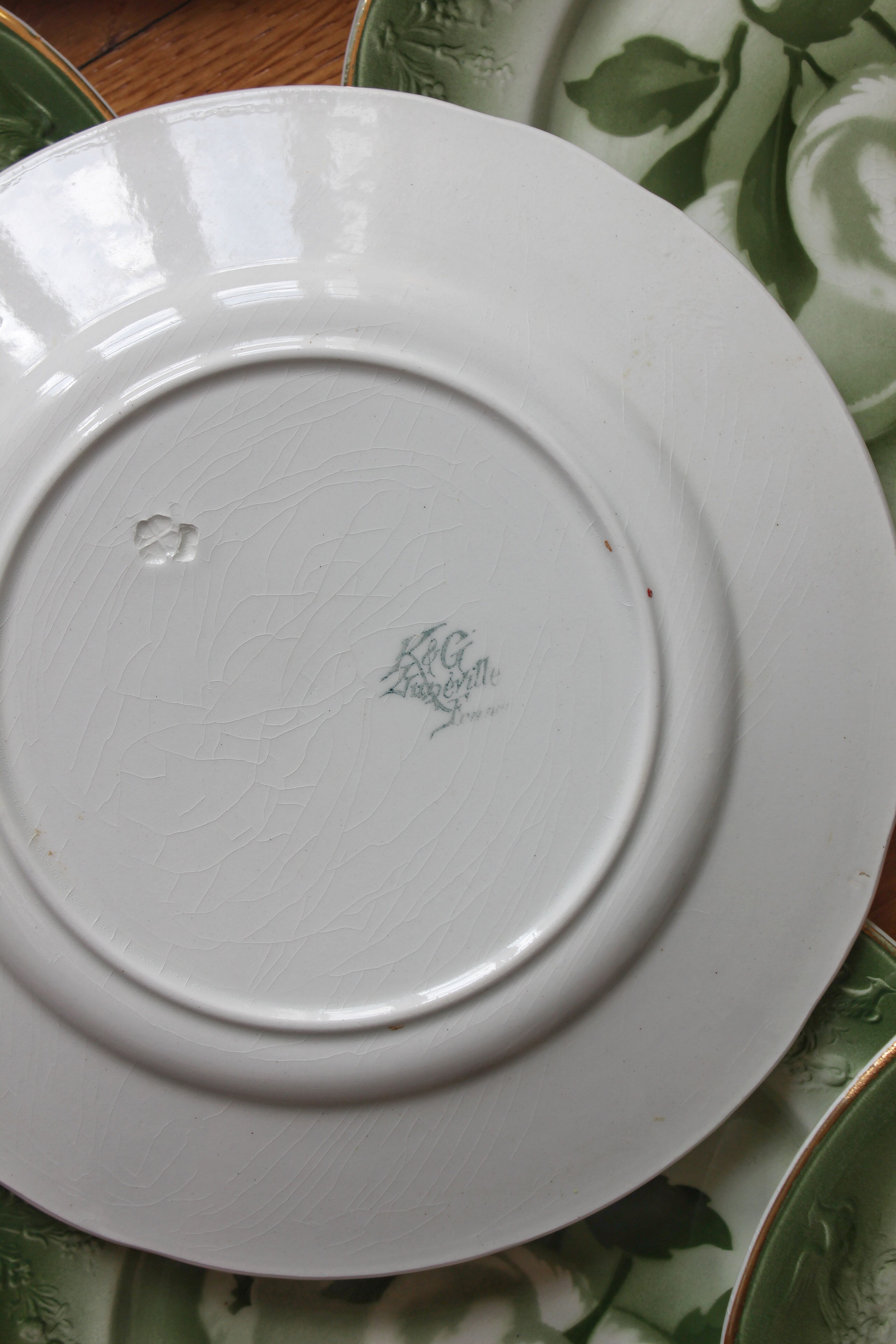 7 earthenware dessert plates with apple decoration and slip-brushed rim, KG Lunéville