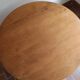 Table ronde en frêne, pied central mouluré, art déco