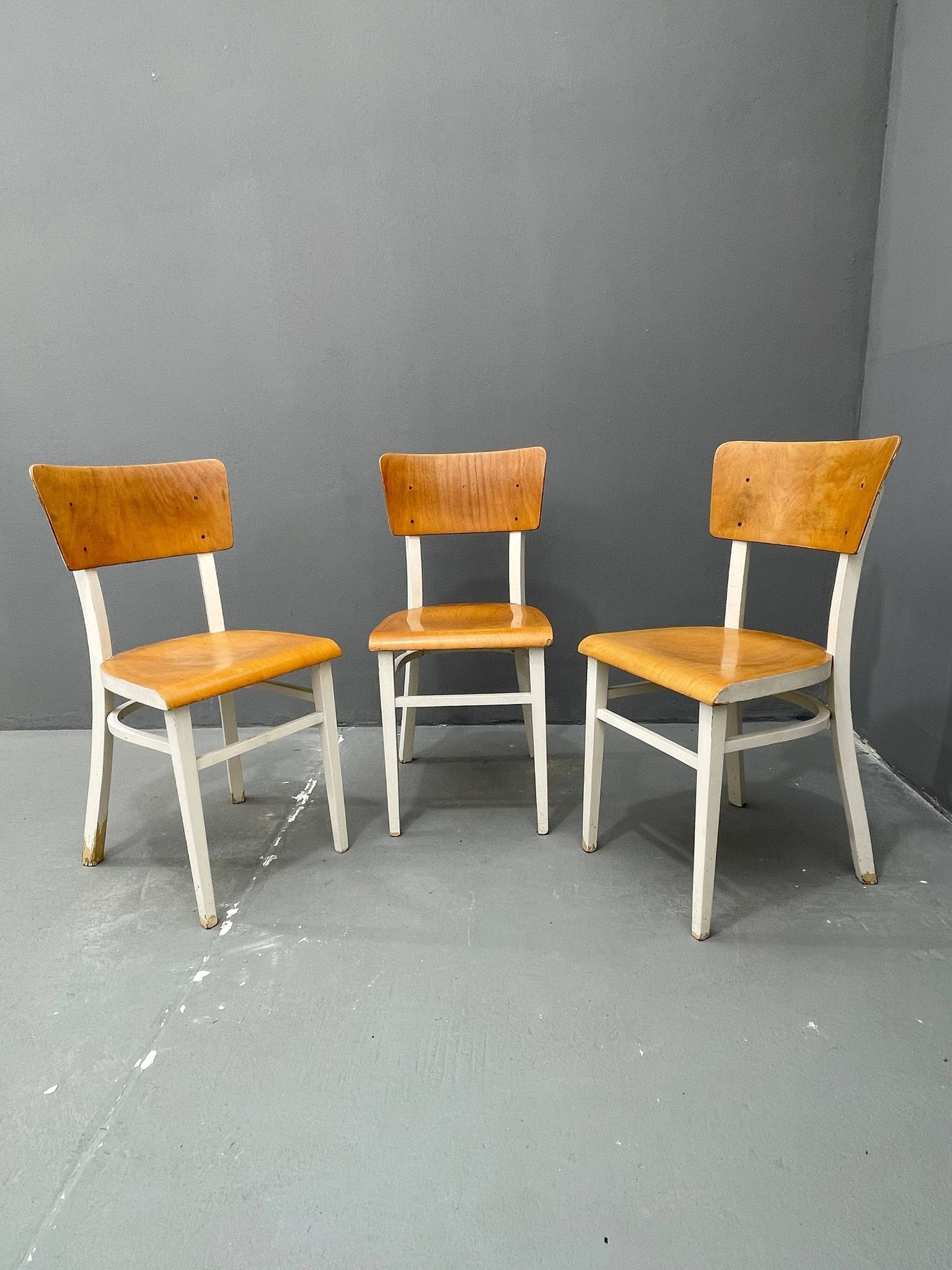 3 chaises en bois, Tchécoslovaquie années 1950