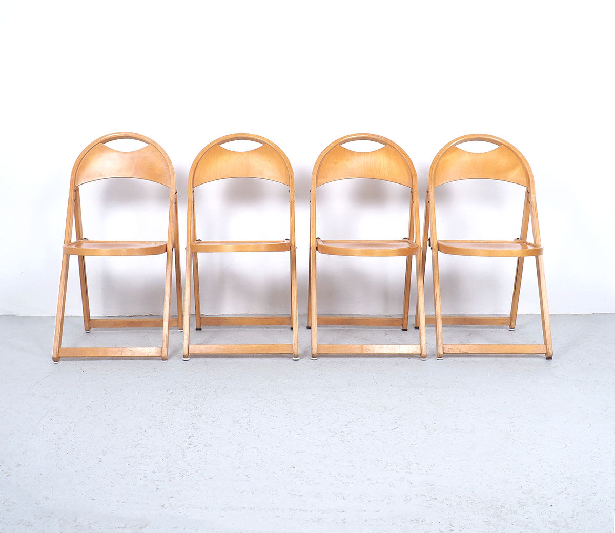 4 chaises pliantes vintage en bois d’OTK, années 1950