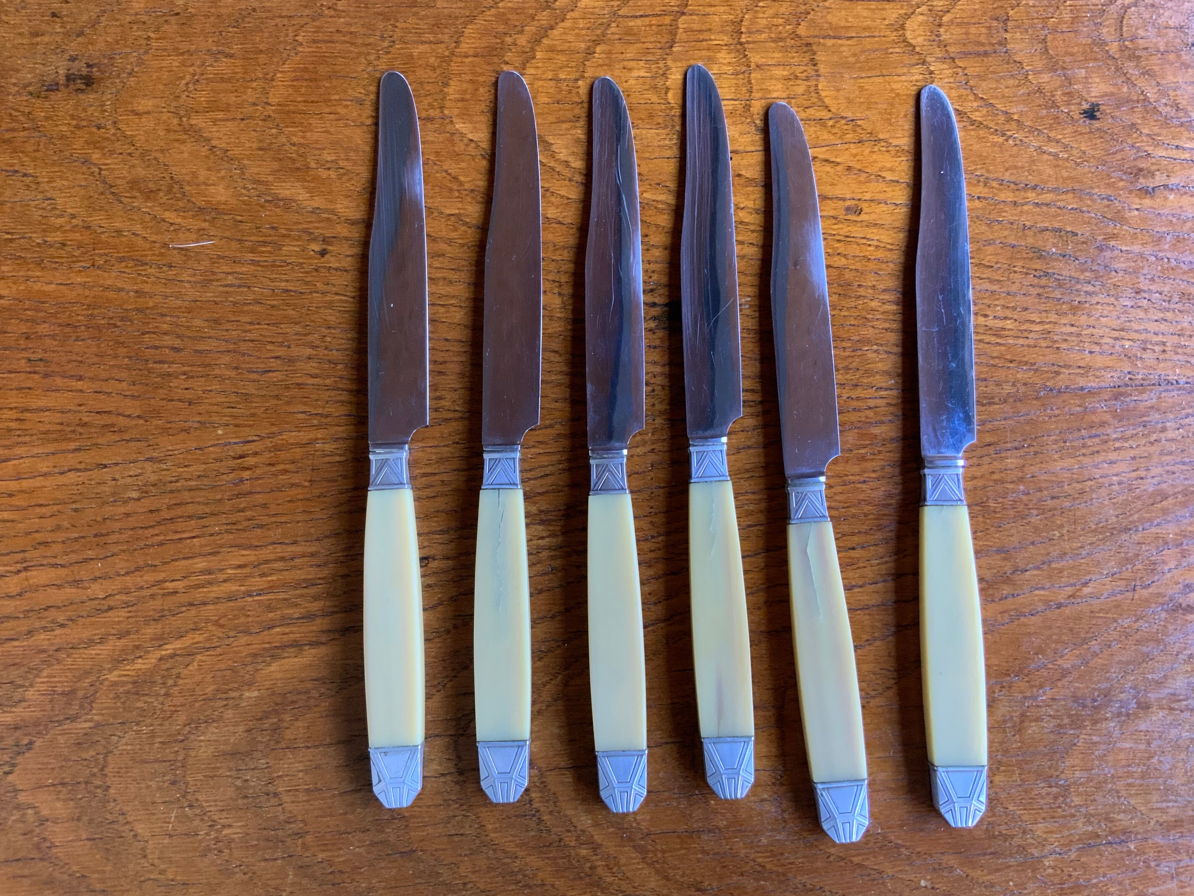 Small dessert knives