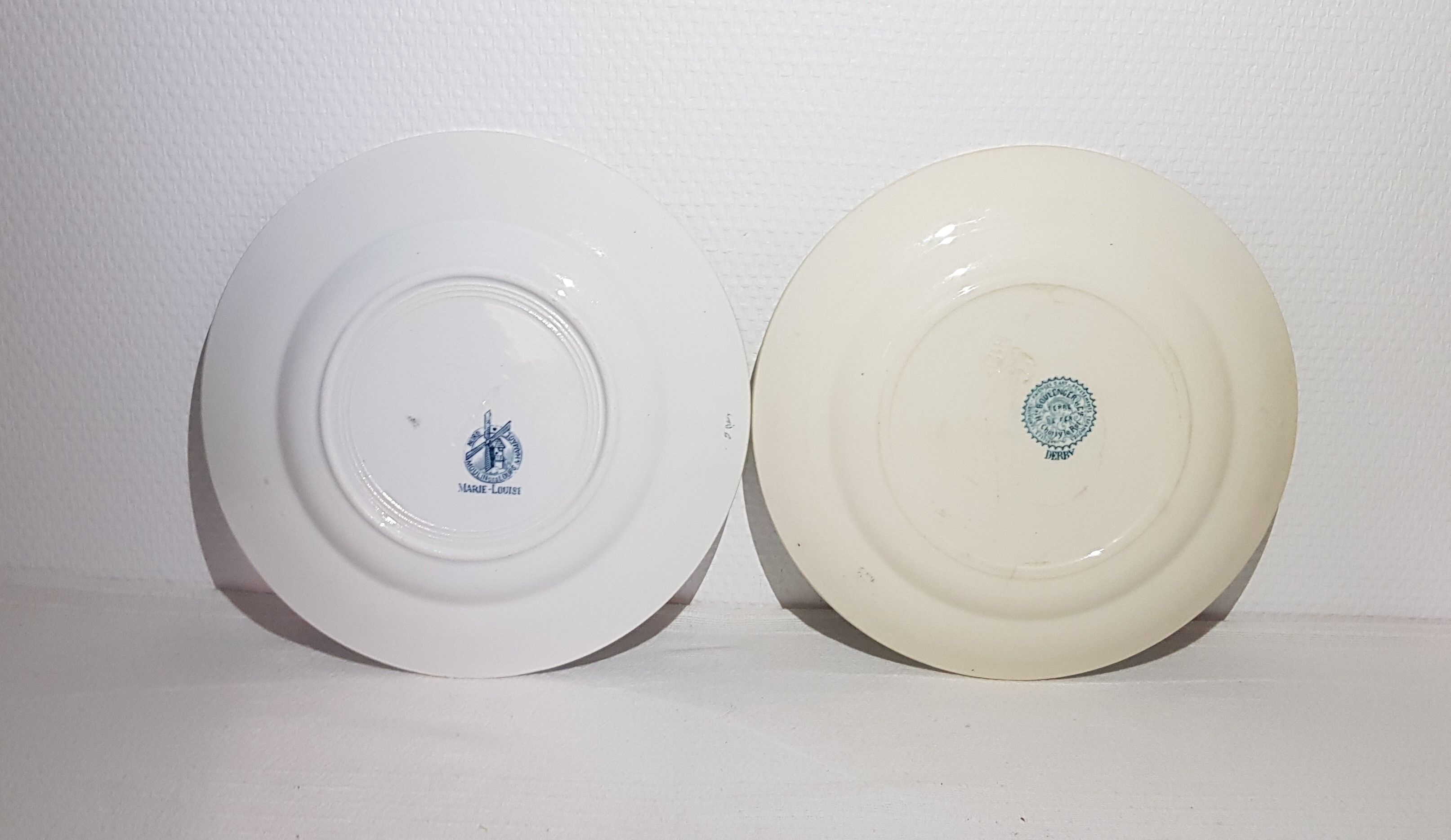 Set of 4 mismatched flat plates from different earthenware, iron earth