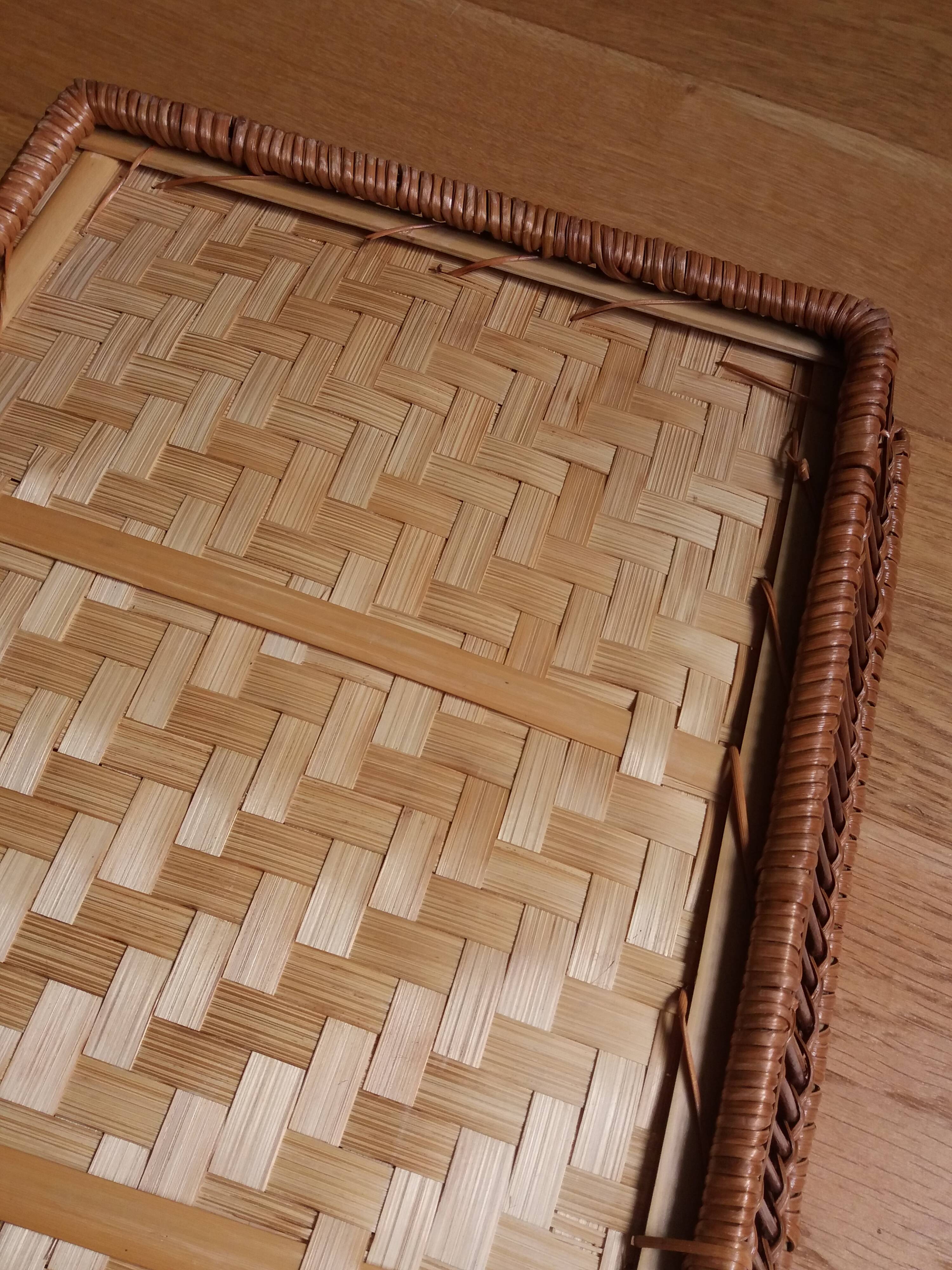 Wicker presentation basket tray
