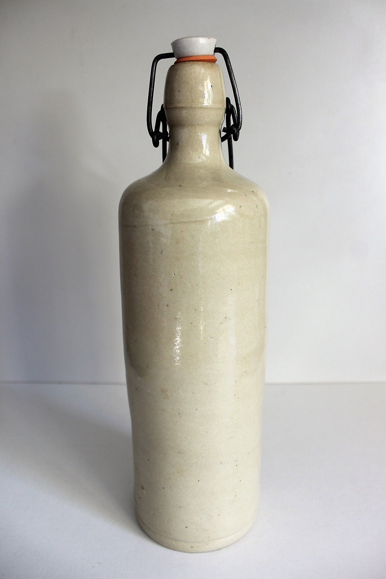 Bouteille en grès vernissé  à bouchon hermétique