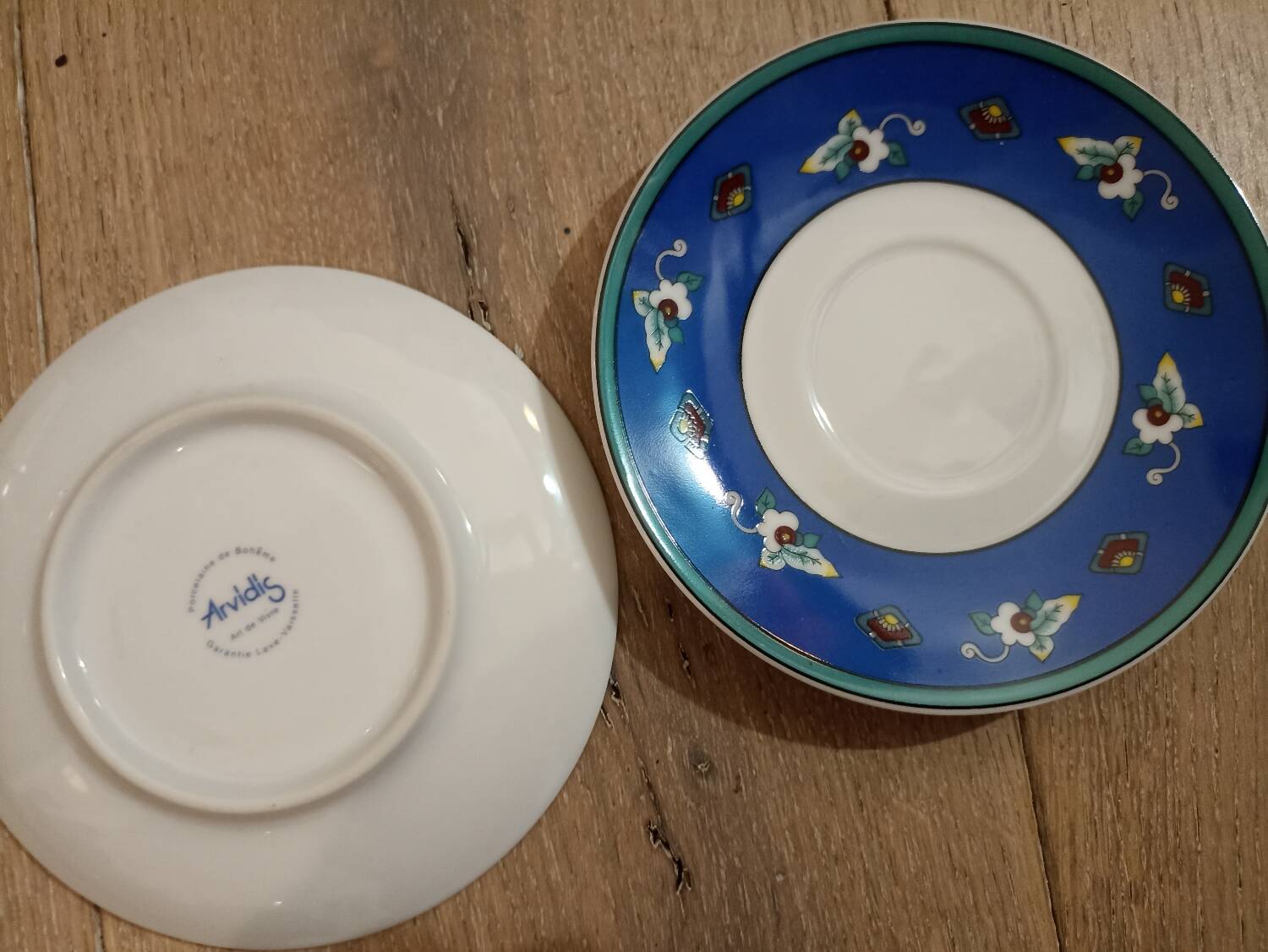 Small blue plates