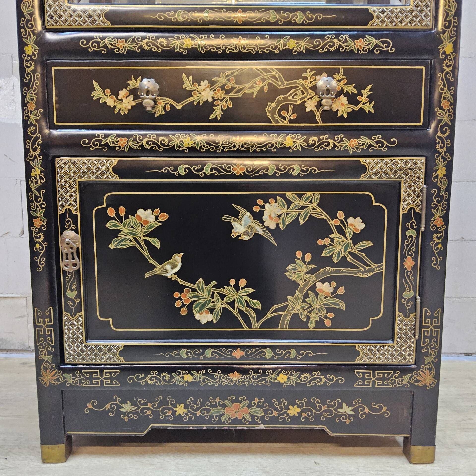 Vitrine chinoise vintage avec miroir, décor fleurs et oiseaux