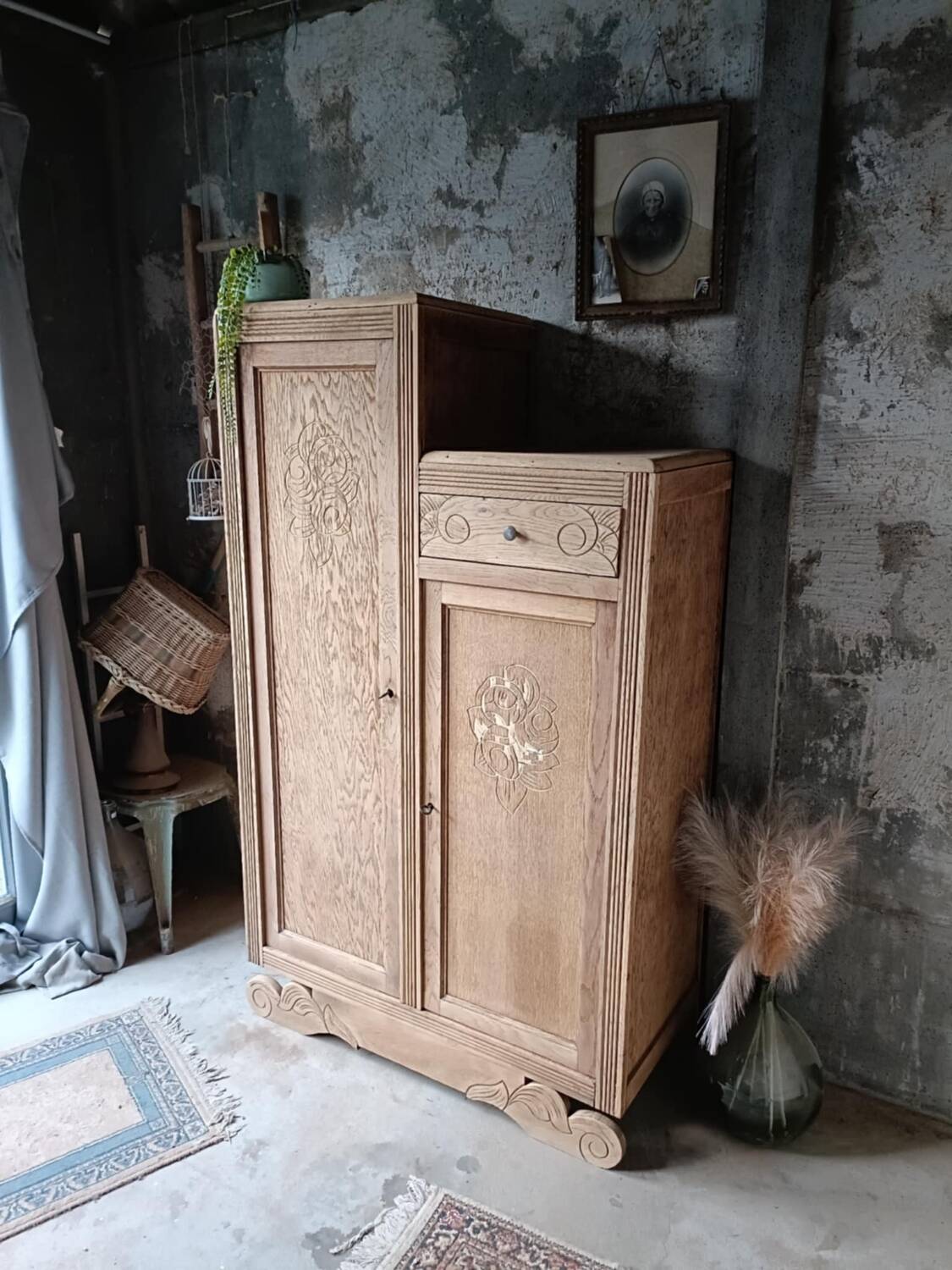 Asymmetrical wardrobe