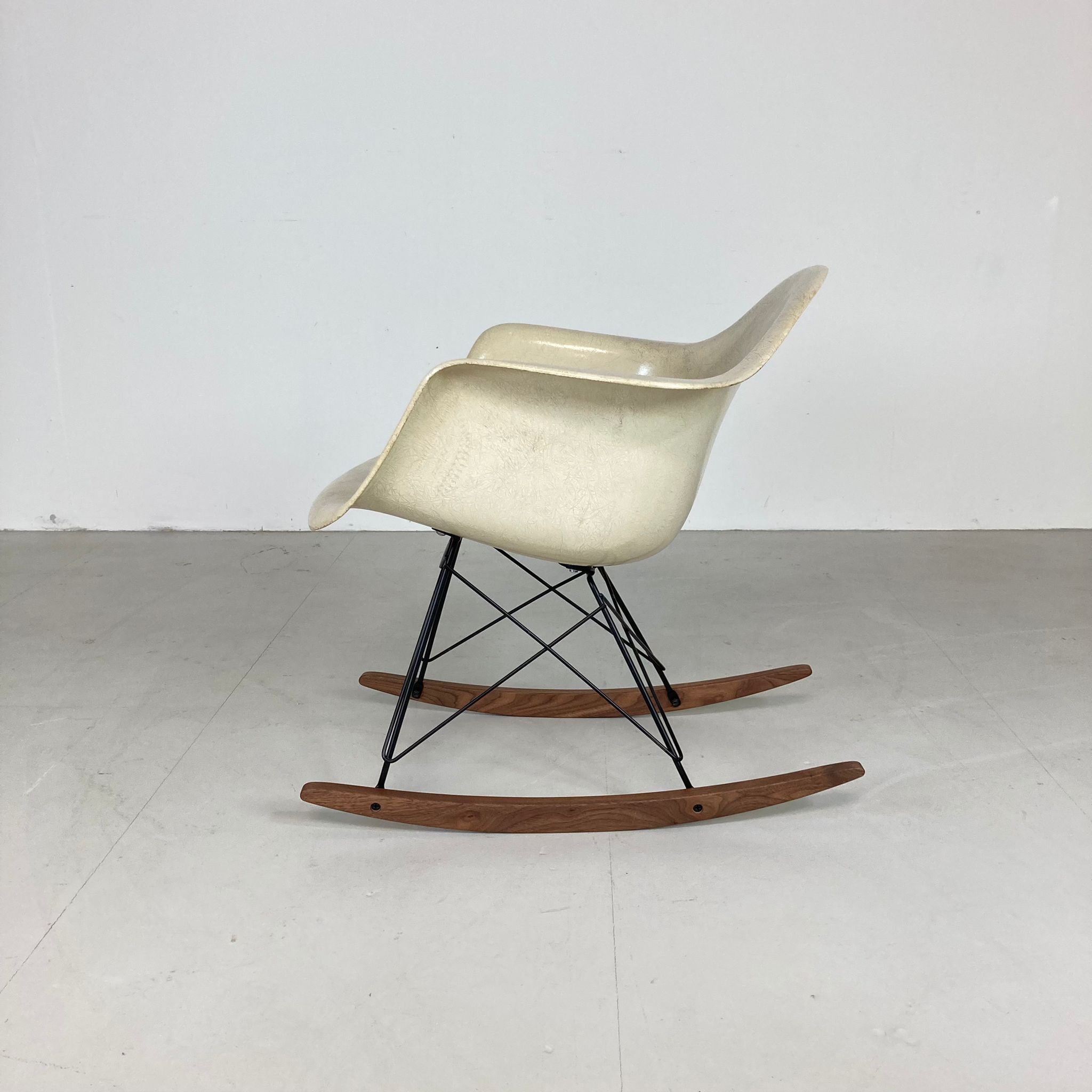 Rocking-chair RAR de Charles & Ray Eames pour Herman Miller 1950