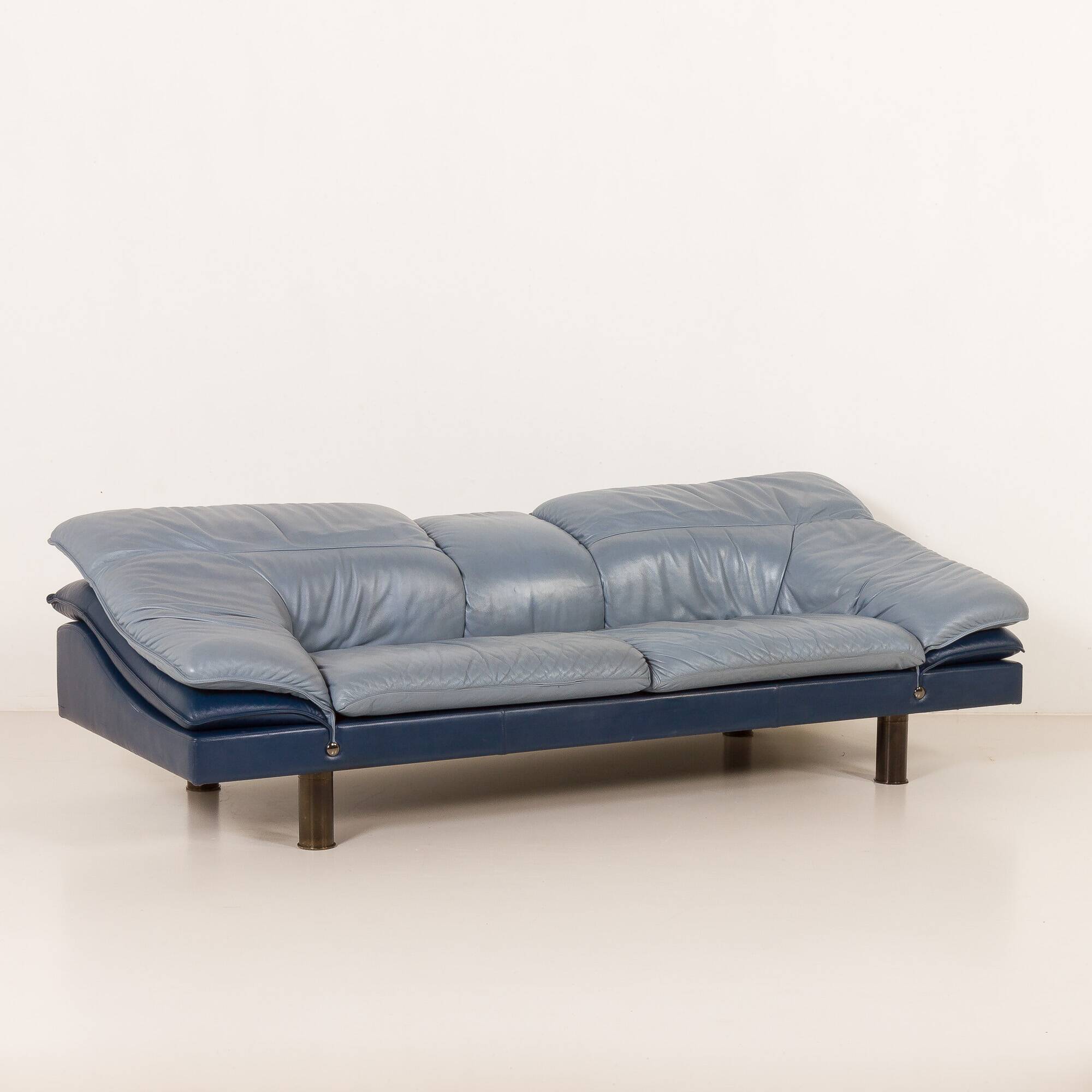 Vintage Poltrona Frau Space Age leather sofa, Italy 1980s