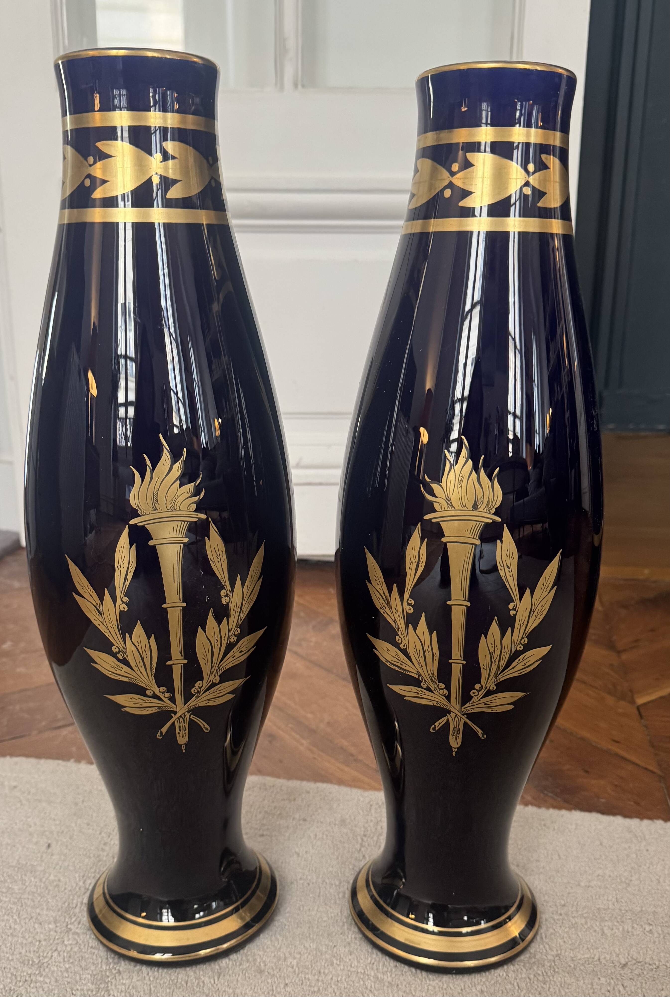 Paire de vases Gustave Asch bleu de Tours – décor Empire doré