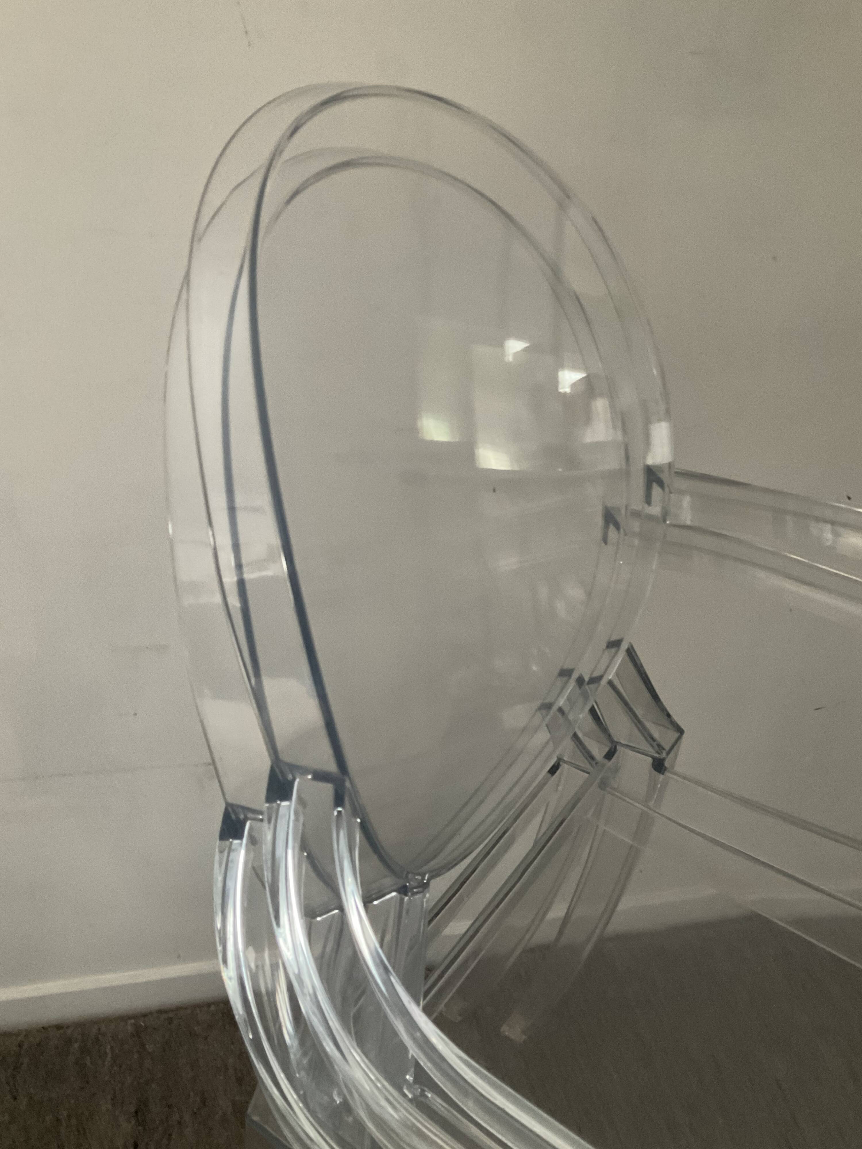 Ensemble Philippe Starck Kartell table à manger Top Top et 2 fauteuils Louis Ghost