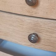 Table de chevet vintage en bois naturel à 3 tiroirs