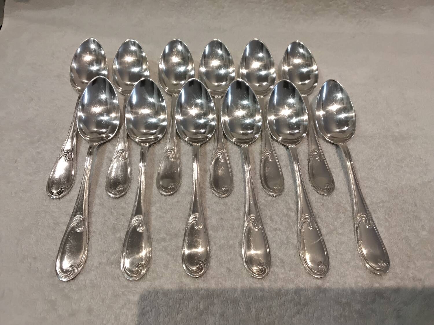 12 silver-plated metal soup spoons, Ercuis silversmith, Mousseline pattern, 22.1cm