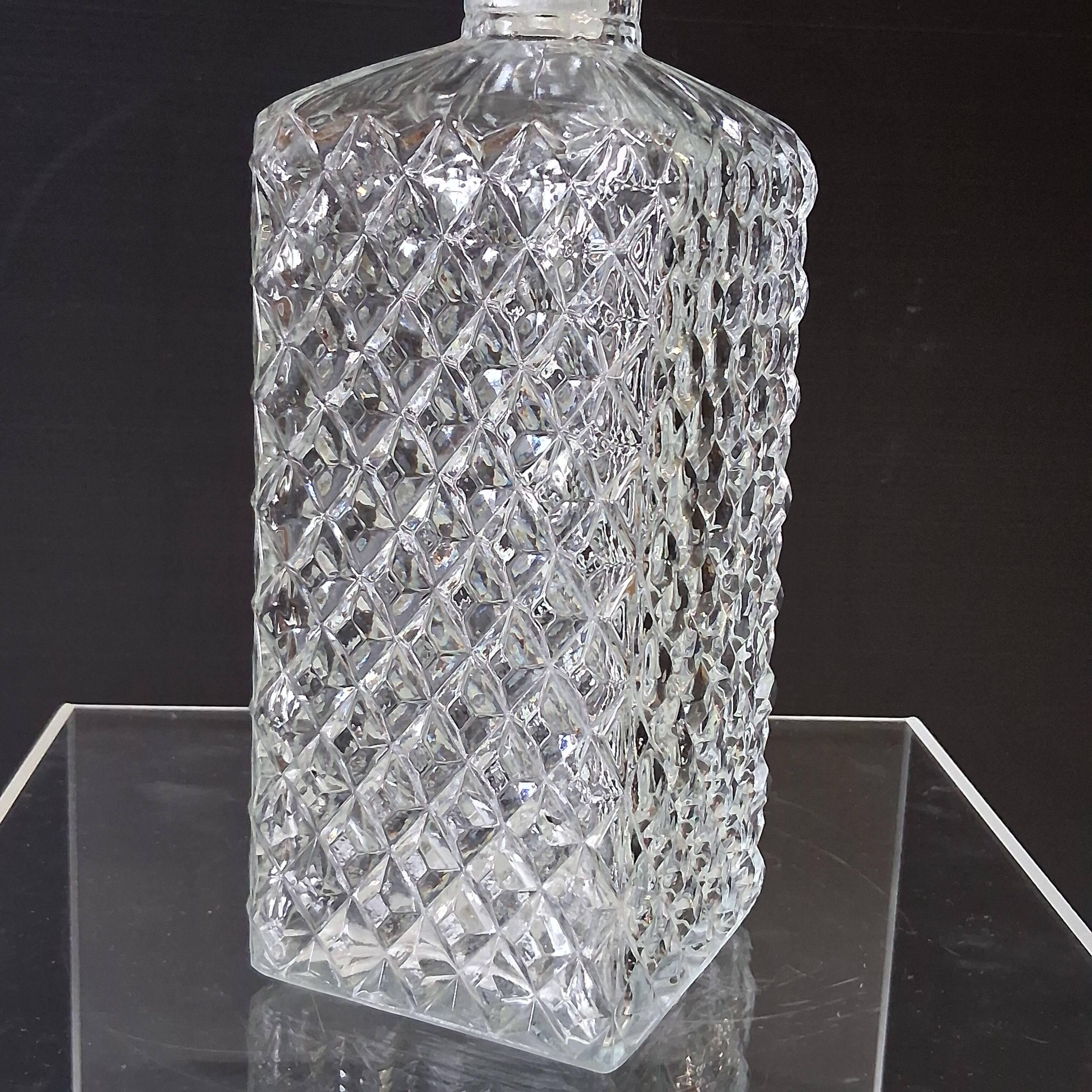 Very nice whisky or juice carafe in very good condition.