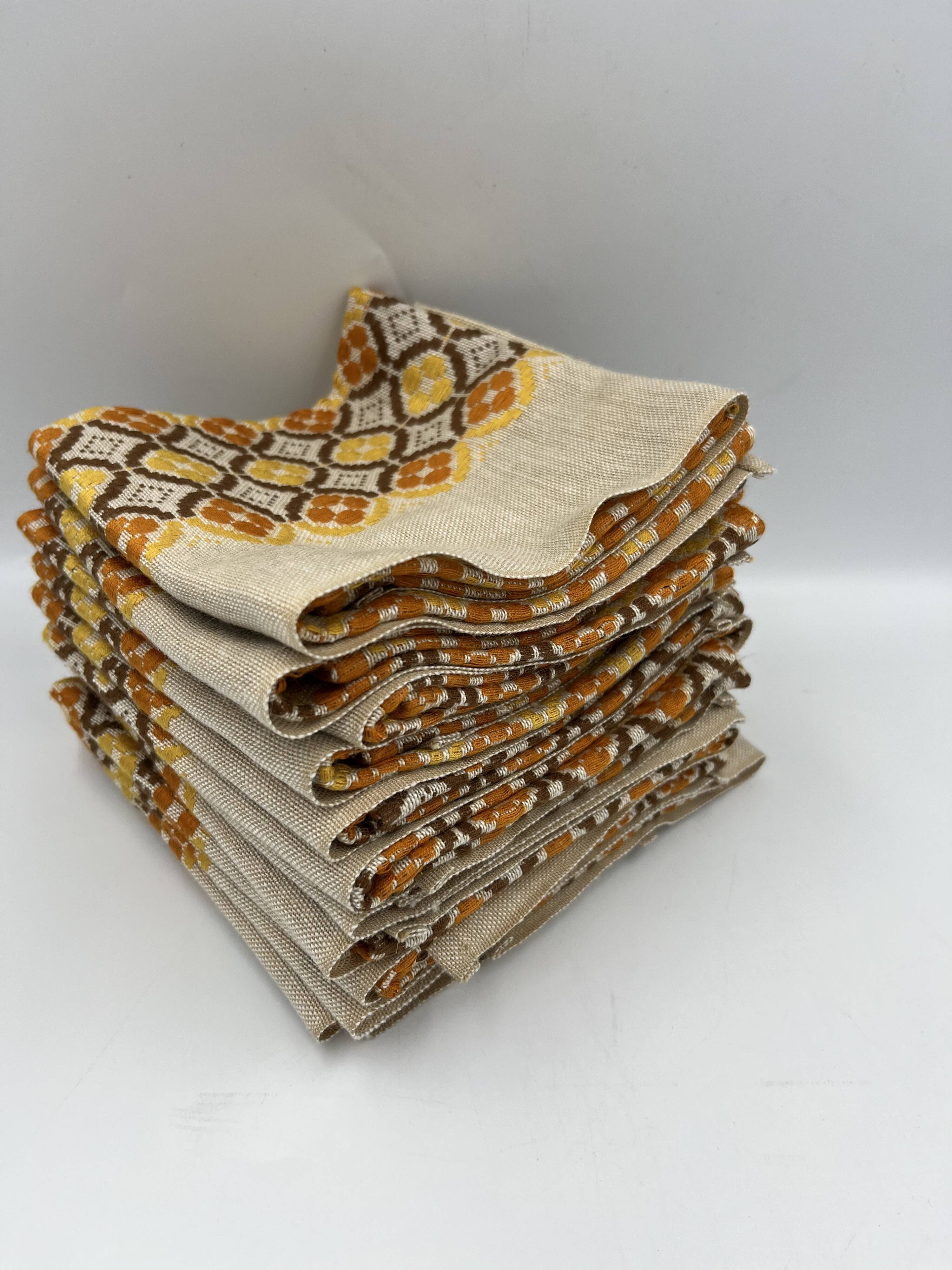 Set of 11 napkins motifs from the seventies 70s