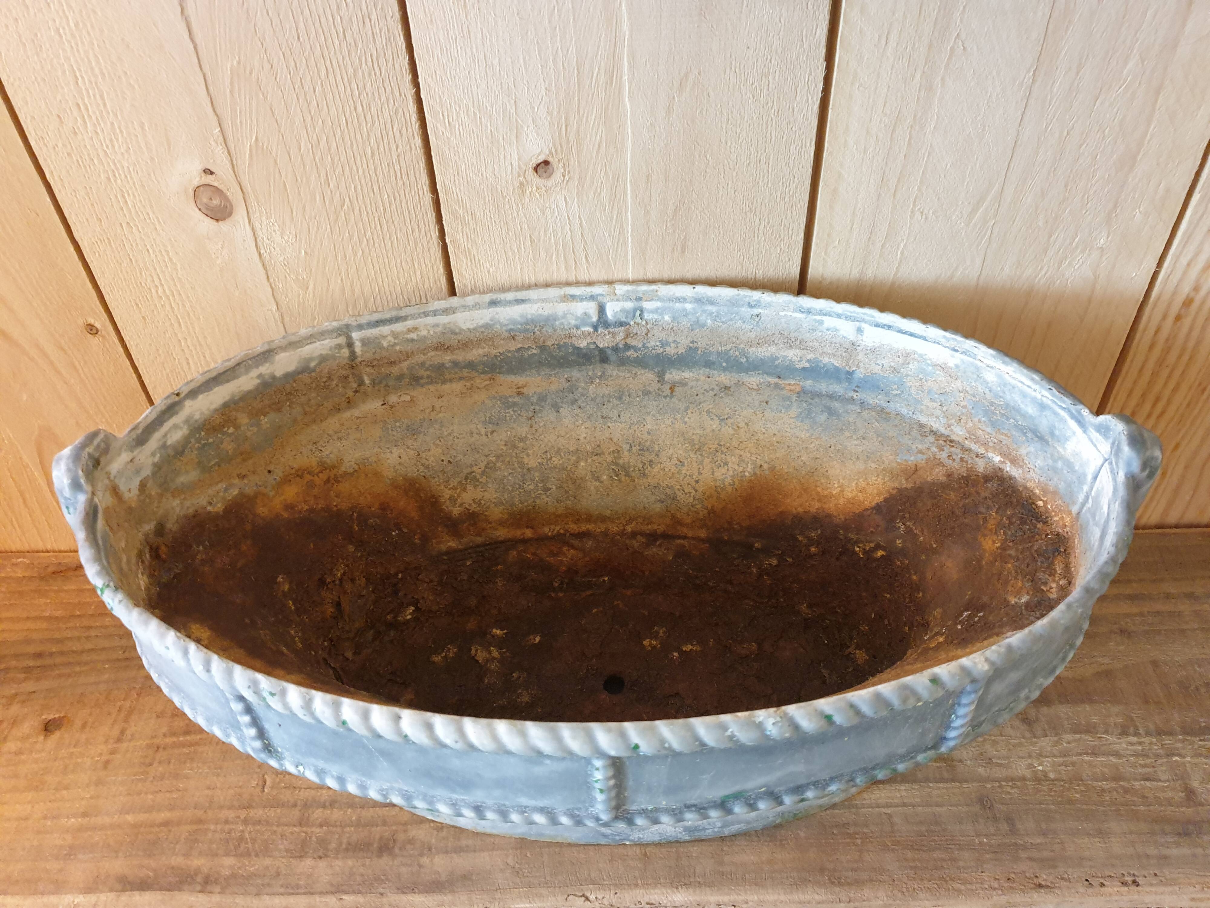 Iron cast-iron planter