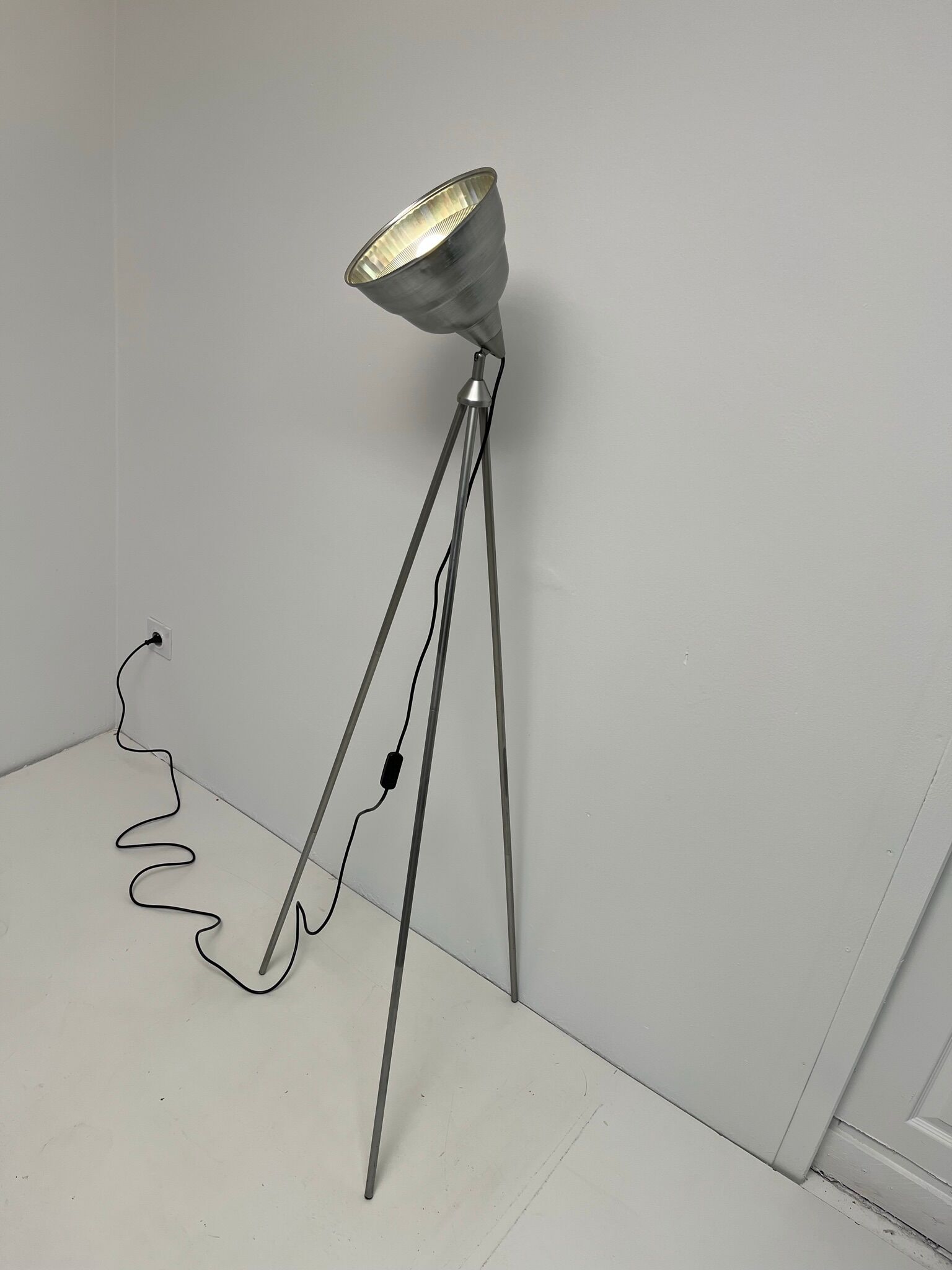 Lampadaire trépied abat-jour métal
