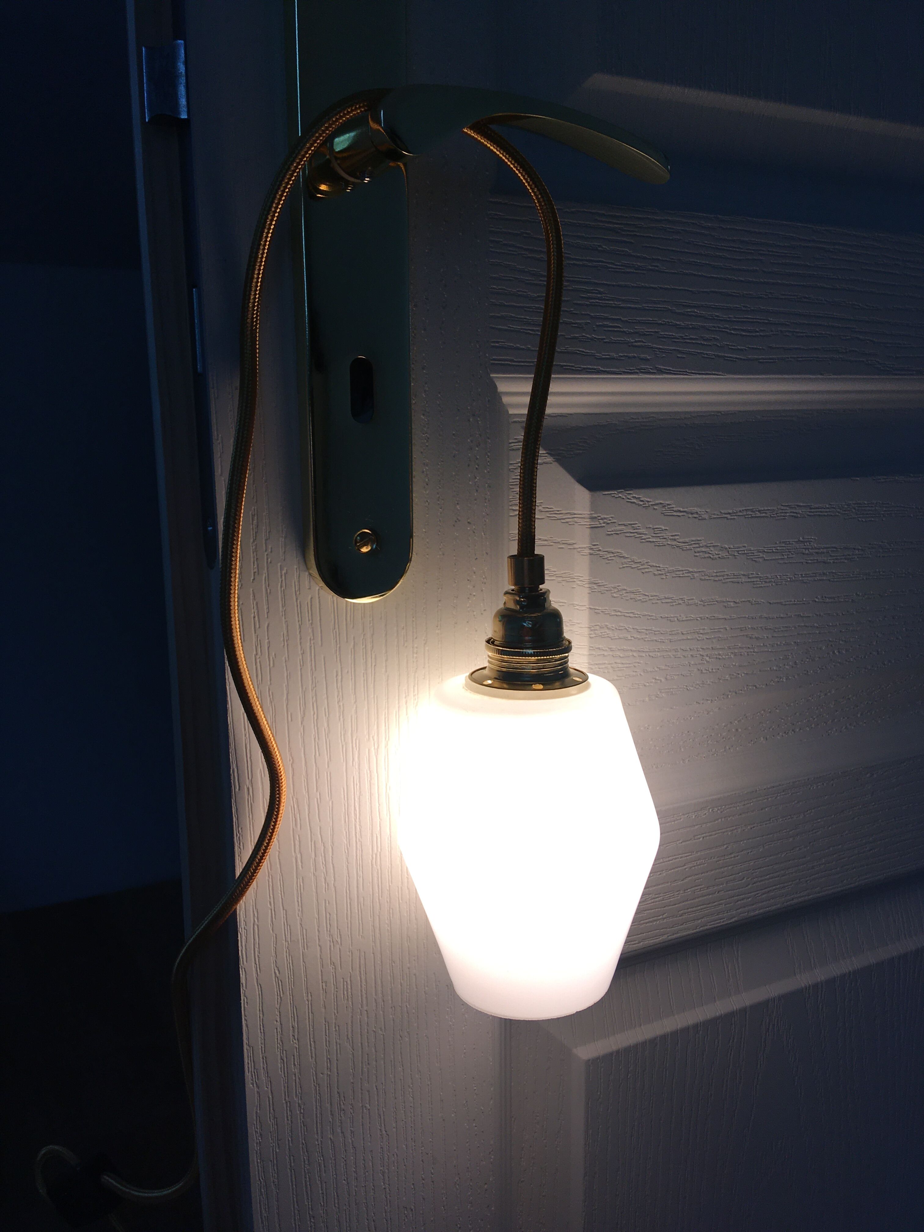 Paire de lampes baladeuses en verre dépoli
