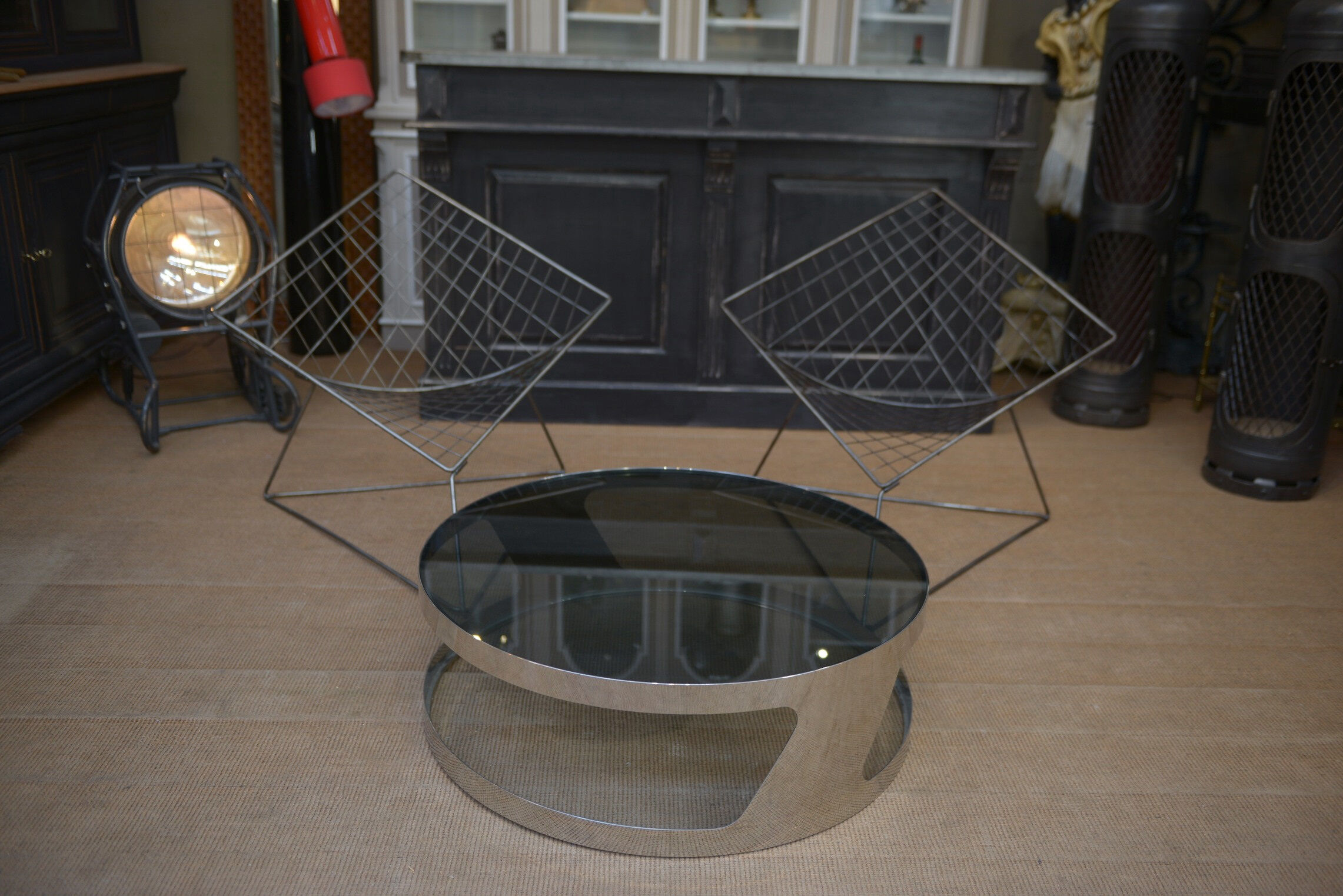 Table basse design en métal chromé et verre fumé 1970