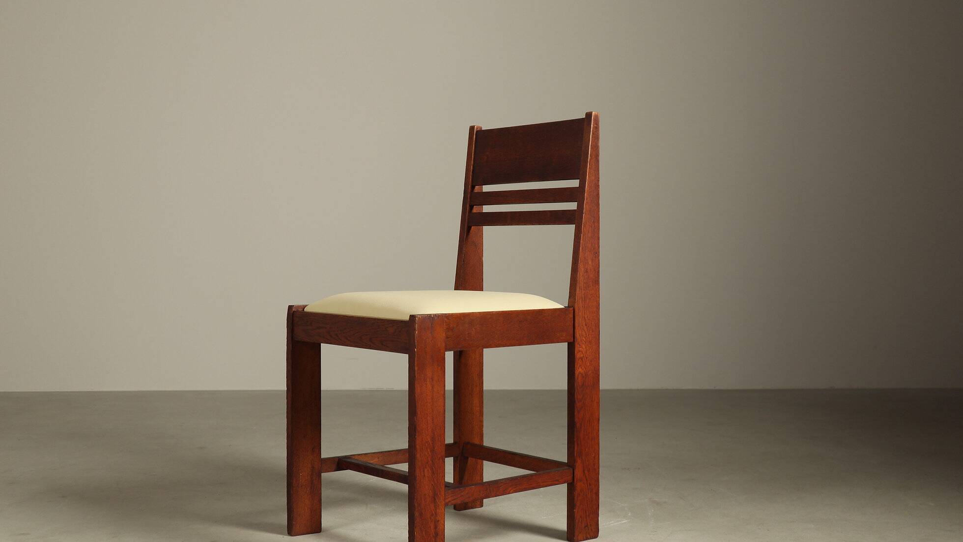 Set of 4 Dutch Hague School oak dining chairs, 1925-1935